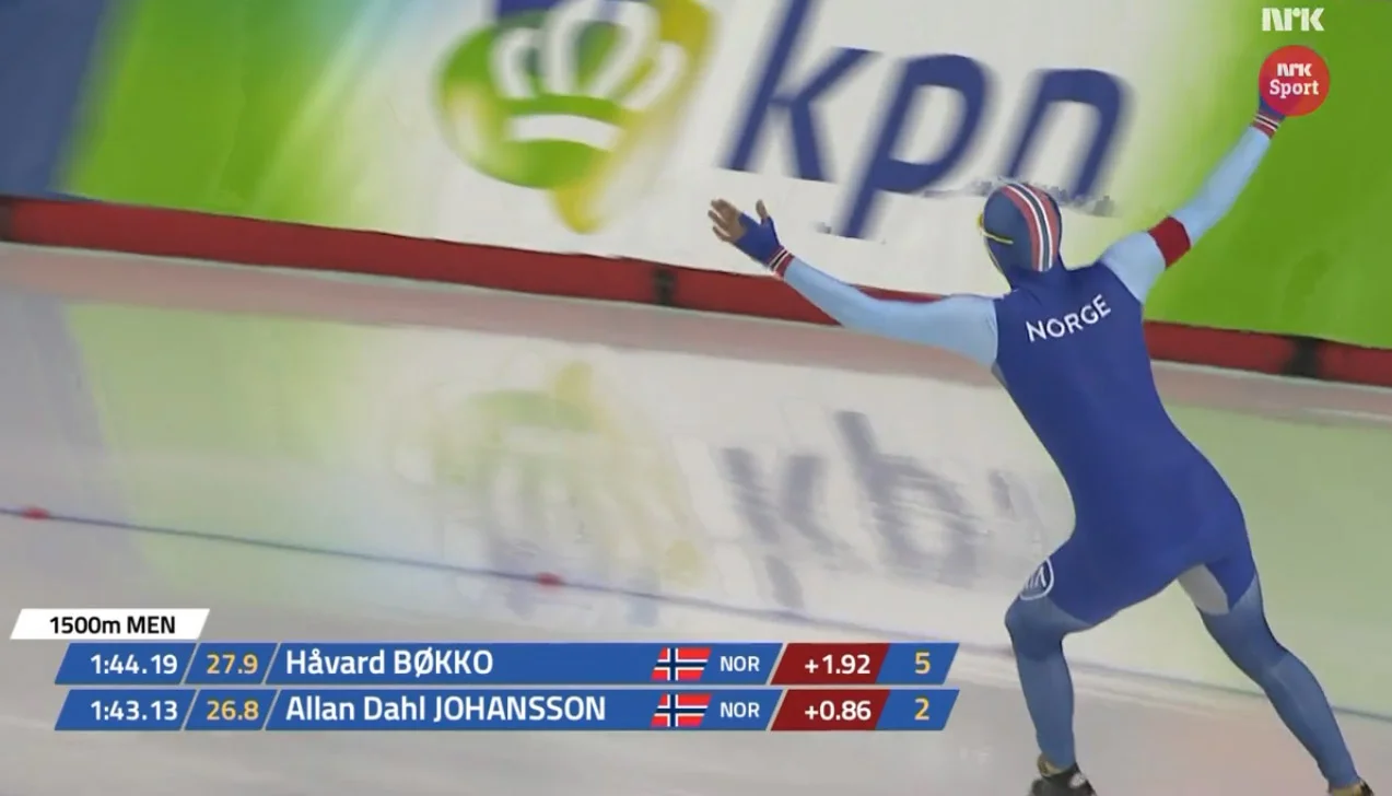 Allan jubler etter å ha passert mål på ny juniorverdensrekord. (Bilde fra NRK TV)