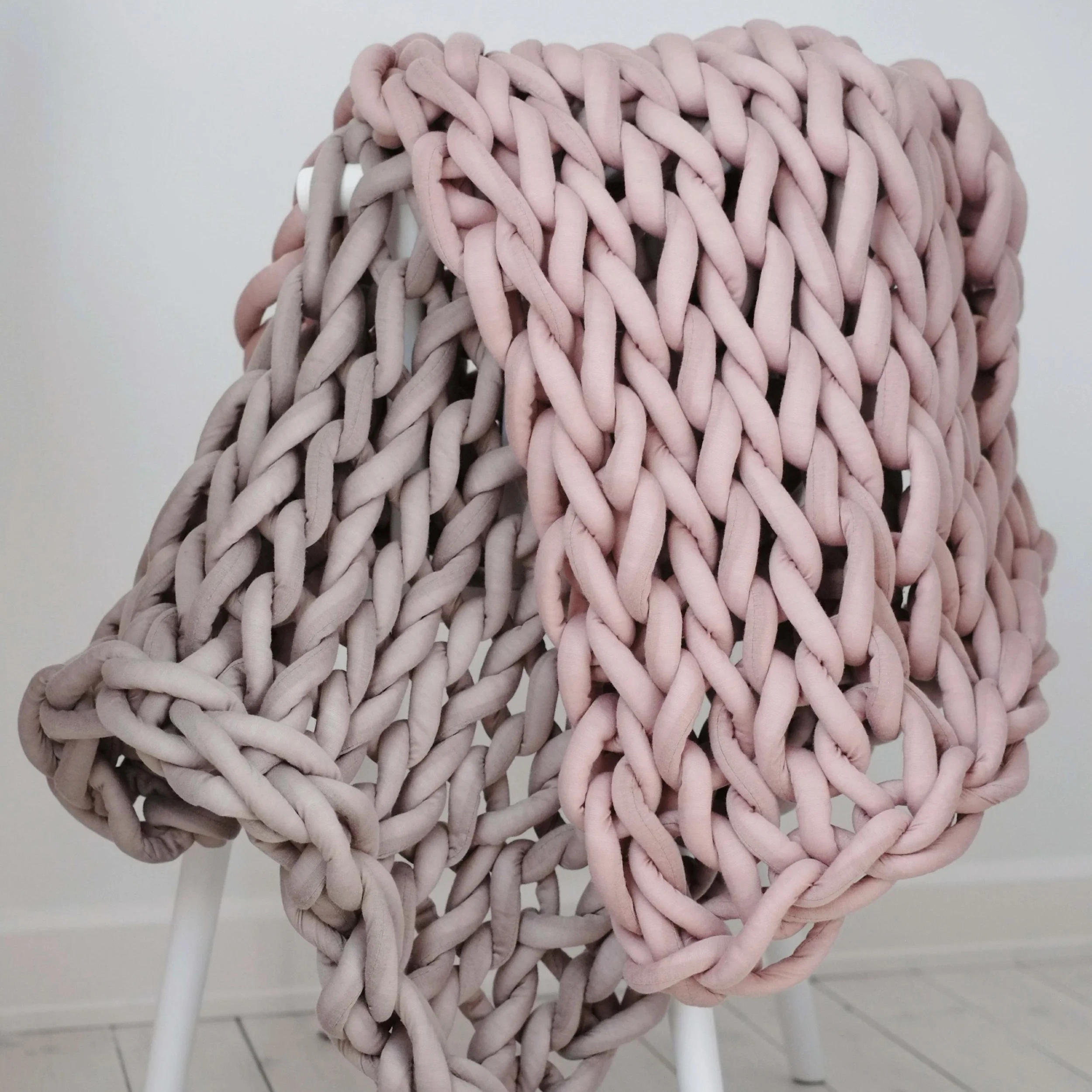 chunky knitted ohhio blanket