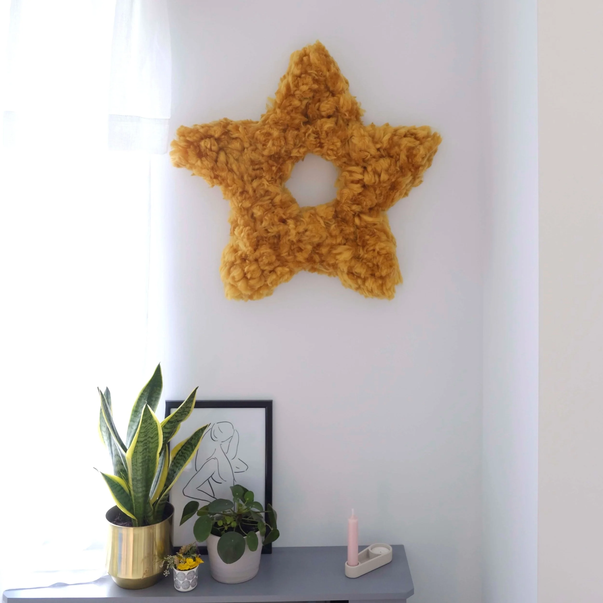 Star wreath giant yarn kit in mammoth