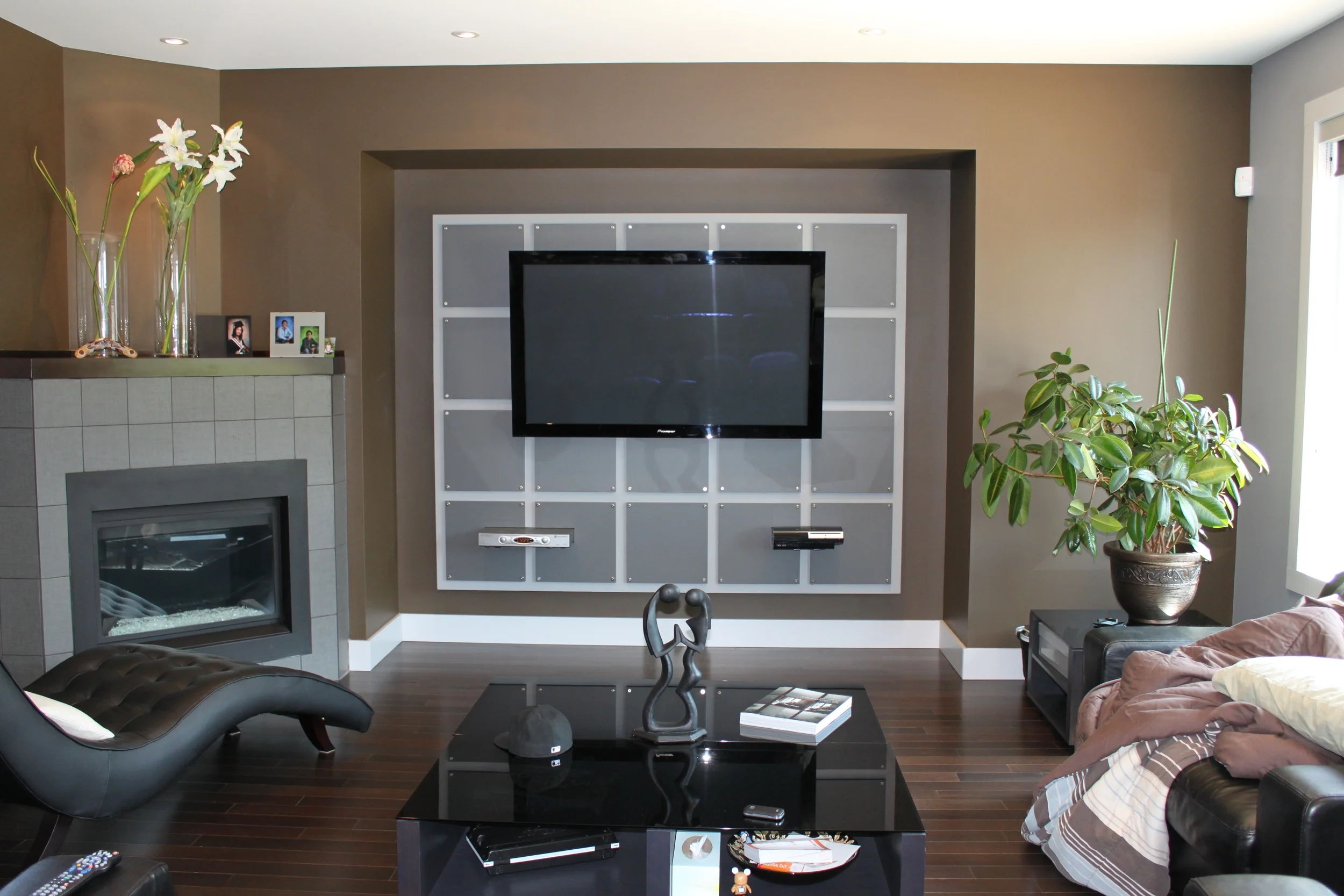 CUSTOM CAB,  TV DISPLAY 1.JPG