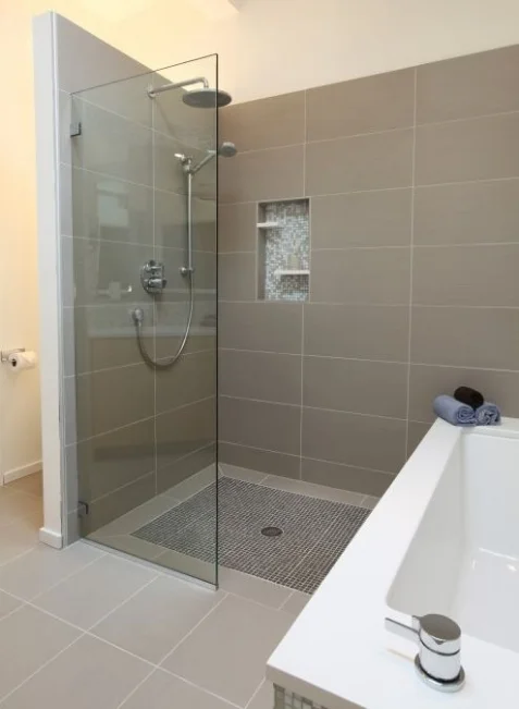 BATHROOM 008.JPG