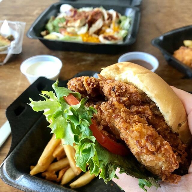 savor the 𝒇𝒍𝒂𝒗𝒐𝒓 🤤

#chickensandwich #craftyburgr #eatlocal #lknfood #supportlocalbusiness