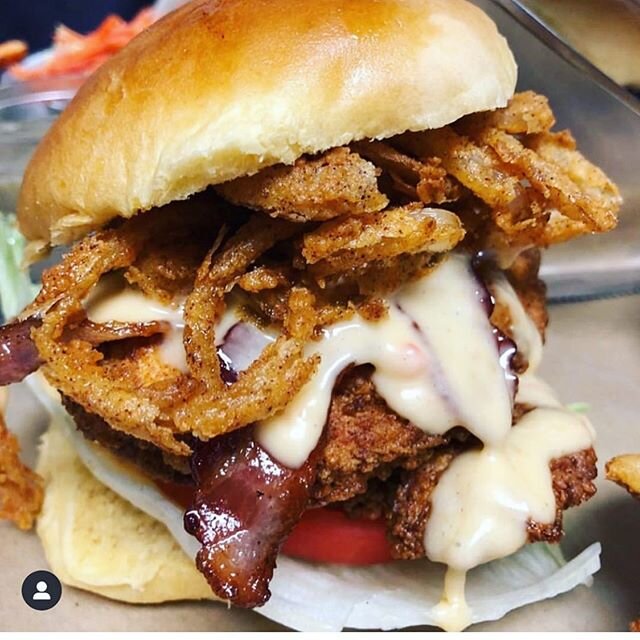 Try not to drool 🤤 
#eatlocal #lknfood #craftyburgr #drinklocal #friedchickensandwich