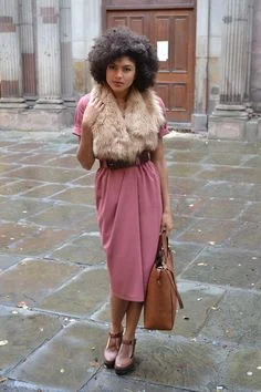 3. Nothing beats a belted dress for an effortless vintage look. This blogger paired her dress with neutral brown accessories and a fur vest. Let's hope it's faux fur!