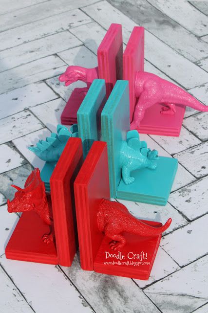 Here's another Dollar Tree craft. All you need is some paint, a photo frame (one of those plastic ones with the attached stand), a glue gun and one of your kids toy animals. Don't feel like a bad mommy. This would look so cool on the bookcase.