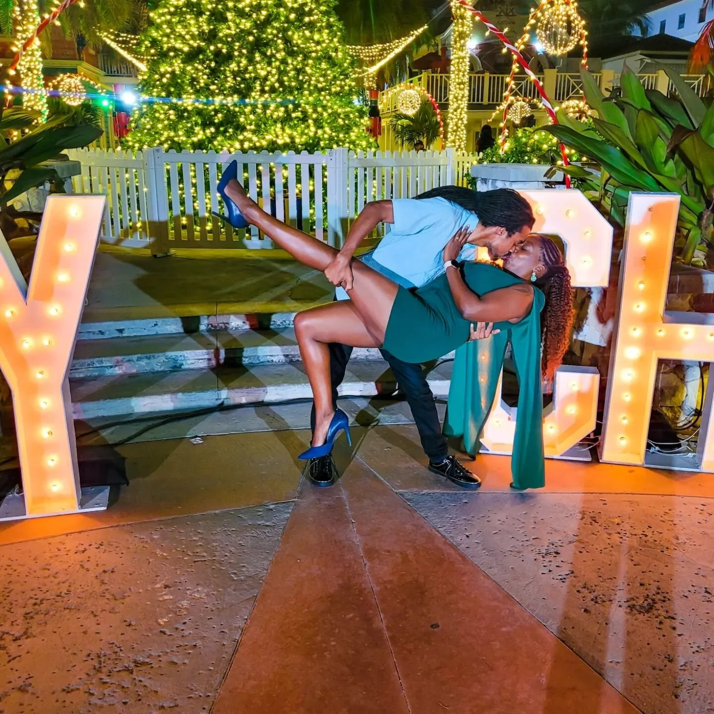 Merry Christmas and Happy Holidays from our home to yours! 
.
.
.
#merrychristmas2022 #happychristmas #happyholidayseason #happyholidays2022 #specialannouncement #BainingDownTheHouse #wereengaged💍 #engagementannouncement #christmasinparadise #woodwo