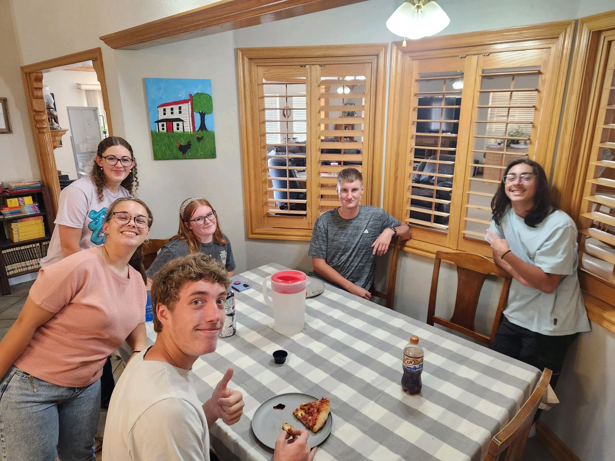Our juniors came in first place during our Fall Kickoff and were awarded Hideaway pizza for their Life Group hangout on Sunday. 🍕
