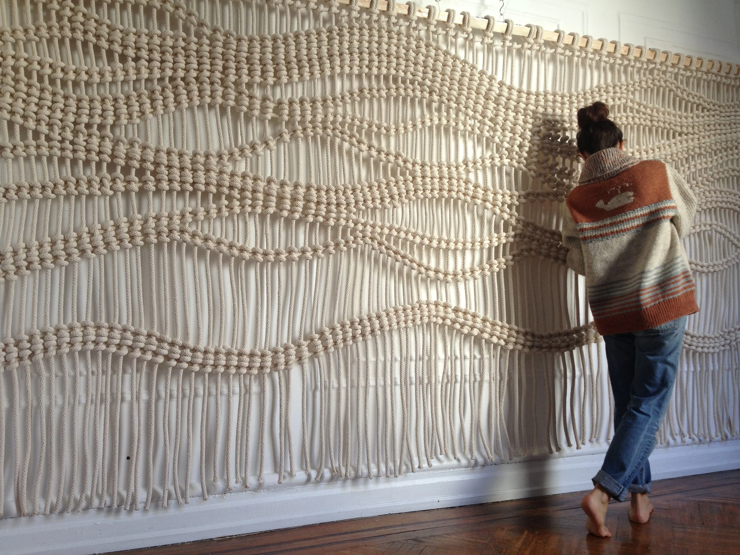 LARGE HANDMADE ROPE WEAVING A DIMENSIONAL MACRAME HANGING MADE FROM THICK COTTON ROPE WITH A CASUAL MODERN LOOK FOR RICING INFORMATION CLICK HERE , FOR ORDERS AND INQUIRIES PLEASE USE THE CONTACT FORM. *MACRAME WINDOW DISPLAY, MACRAME ROOM DIVIDER, LARGE MACRAME WALL HANGING, LARGE ROPE INSTALLATION...