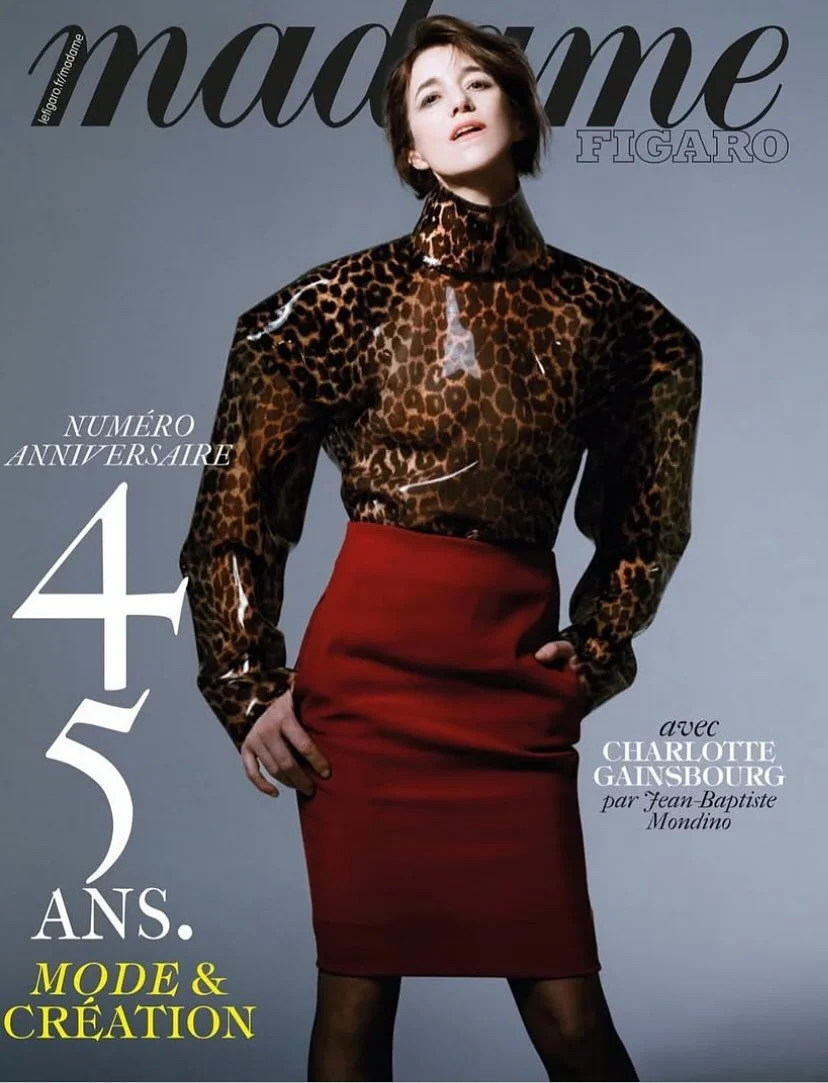 Quelle joie et quel honneur de figurer aux c&ocirc;t&eacute;s de 25 femmes inspirantes dans l&rsquo;ab&eacute;c&eacute;daire de @sarahandelman, r&eacute;alis&eacute; pour le 45e anniversaire de @madamefigarofr et dessin&eacute; par la magique @louzag