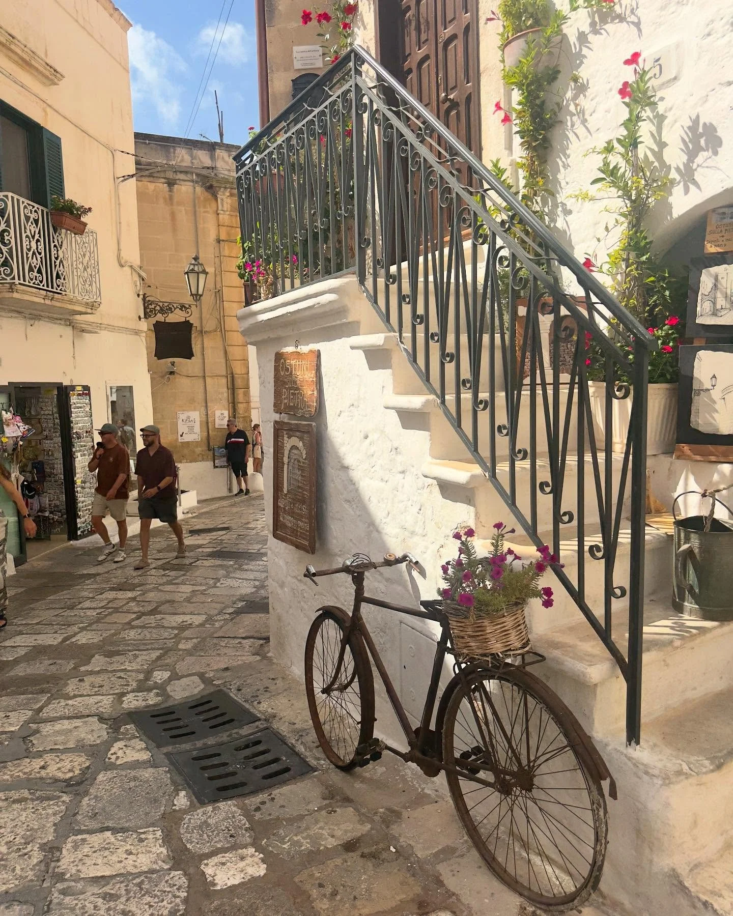 Visited Ostuni yesterday before touring a Roman-era established olive farm where we communed with 2,000-3,000 year old olive trees. ✨🫒🙏🧘