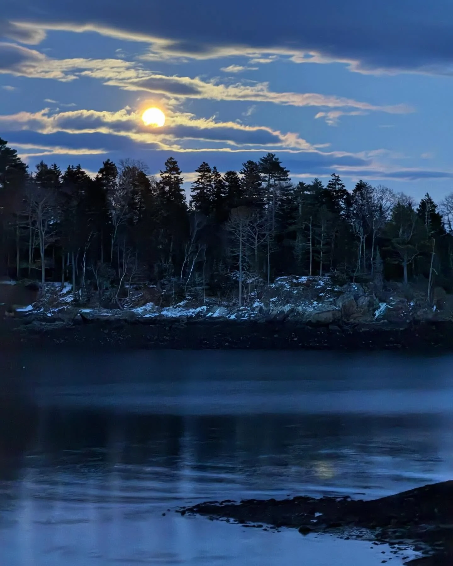 Returned to Maine in time to catch the Wolf Moonrise over Curtis island. 
 🌕🐺🥶