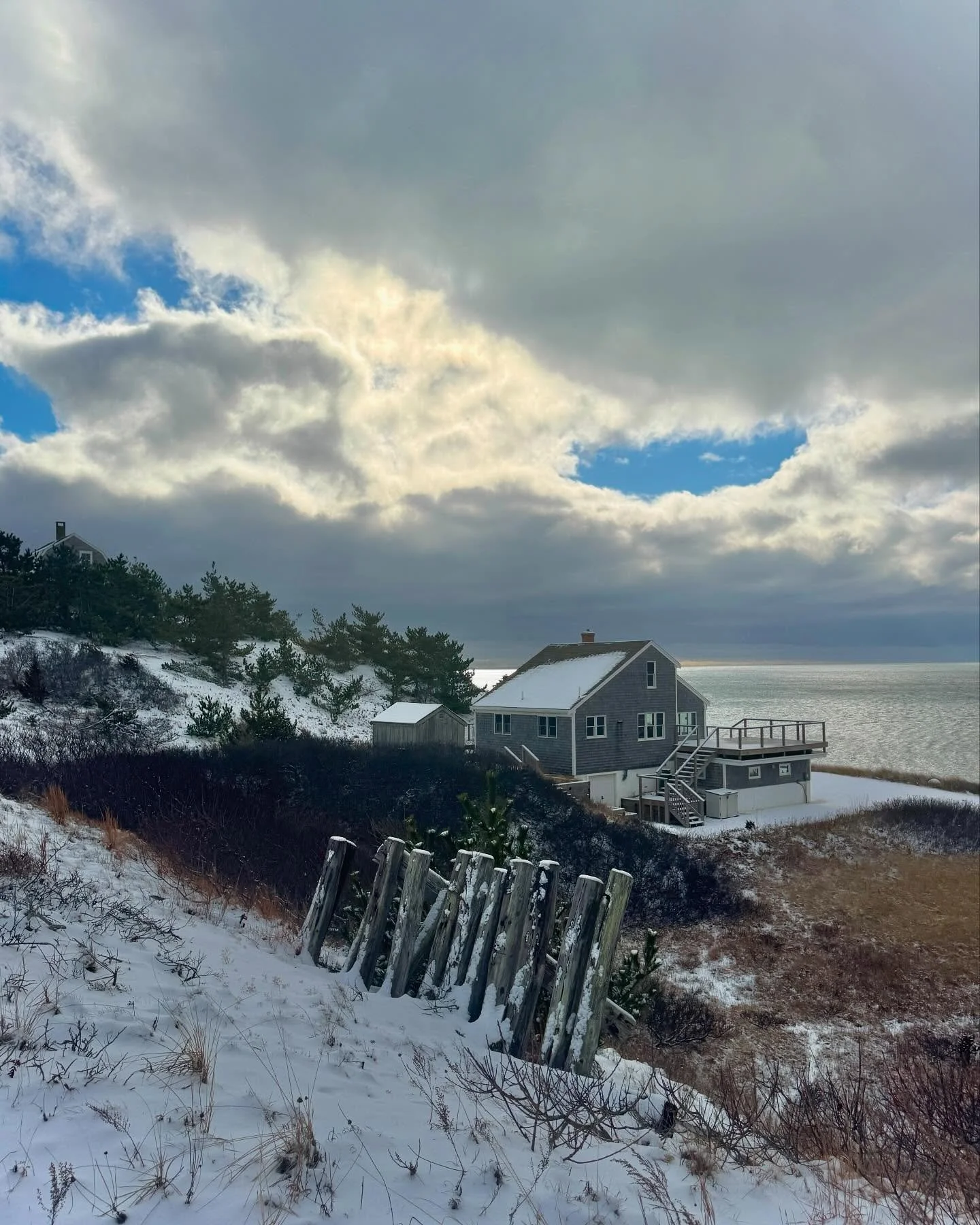 Woke up to snow this morning! 🤗❄️