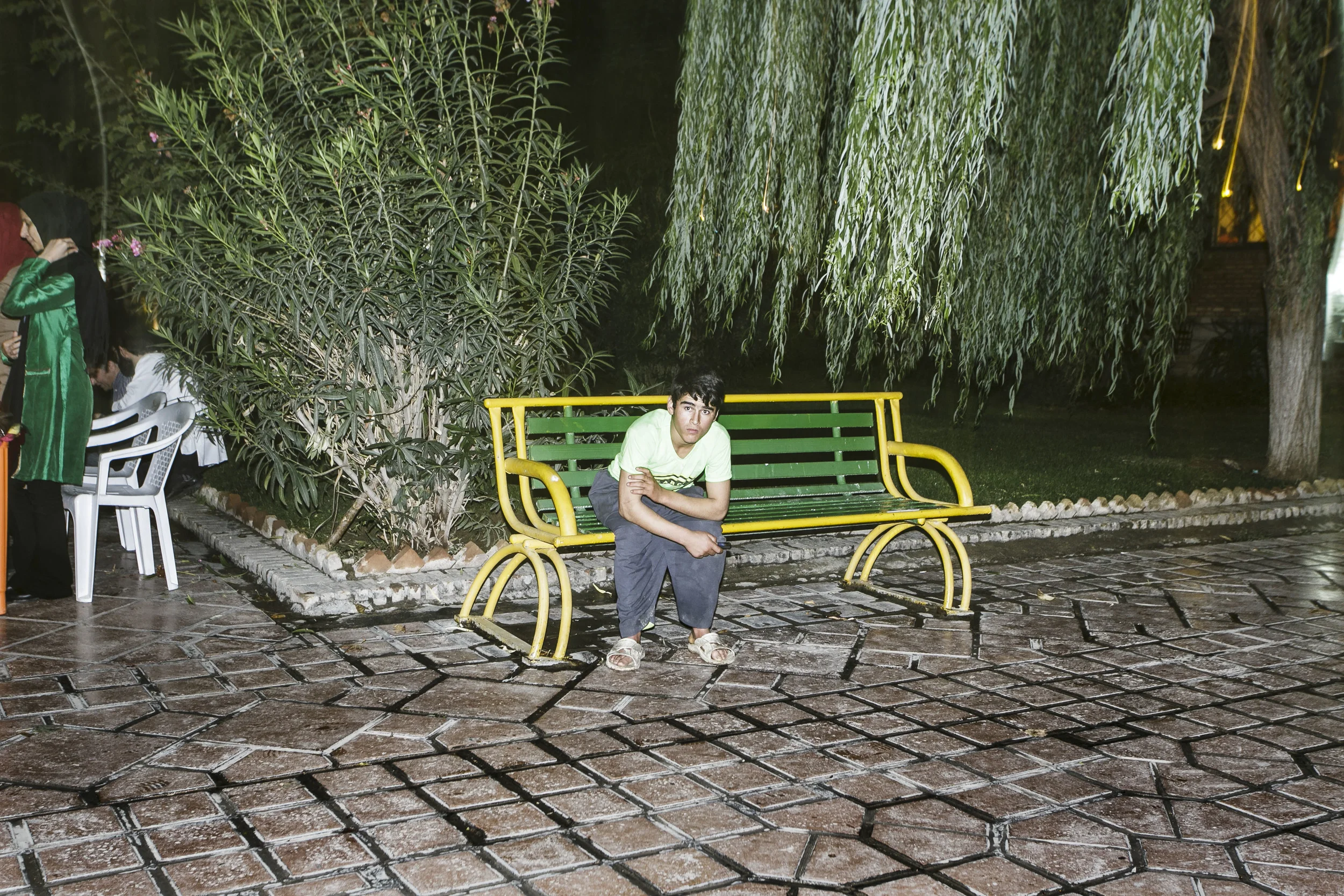 jongen bank iran.JPG