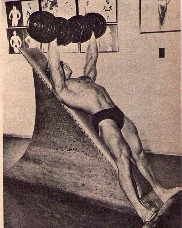 #tbt The #bosslady training counterpart @sarahboatright is hosting a #happyhour session this evening at 7:30pm. Go get schweaty 💦, while she showers you with encouragement! ⚡️🔥⚡️sign up via MIND BODY