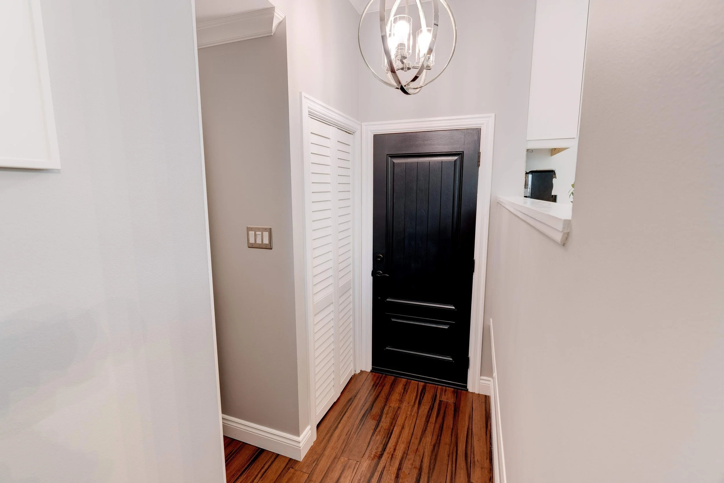 006-MAIN FLOOR-14.jpg