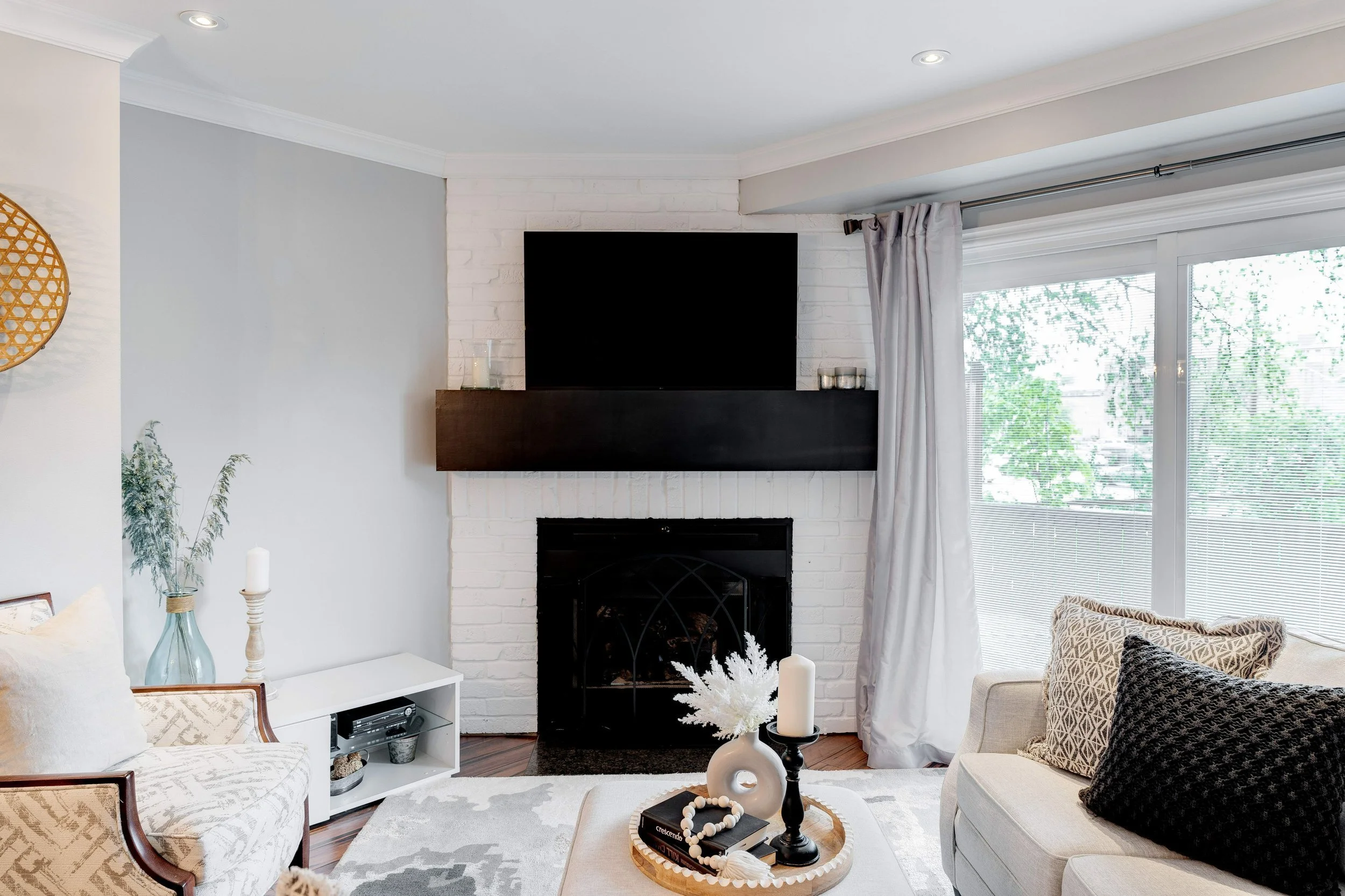 023-MAIN FLOOR-19.jpg