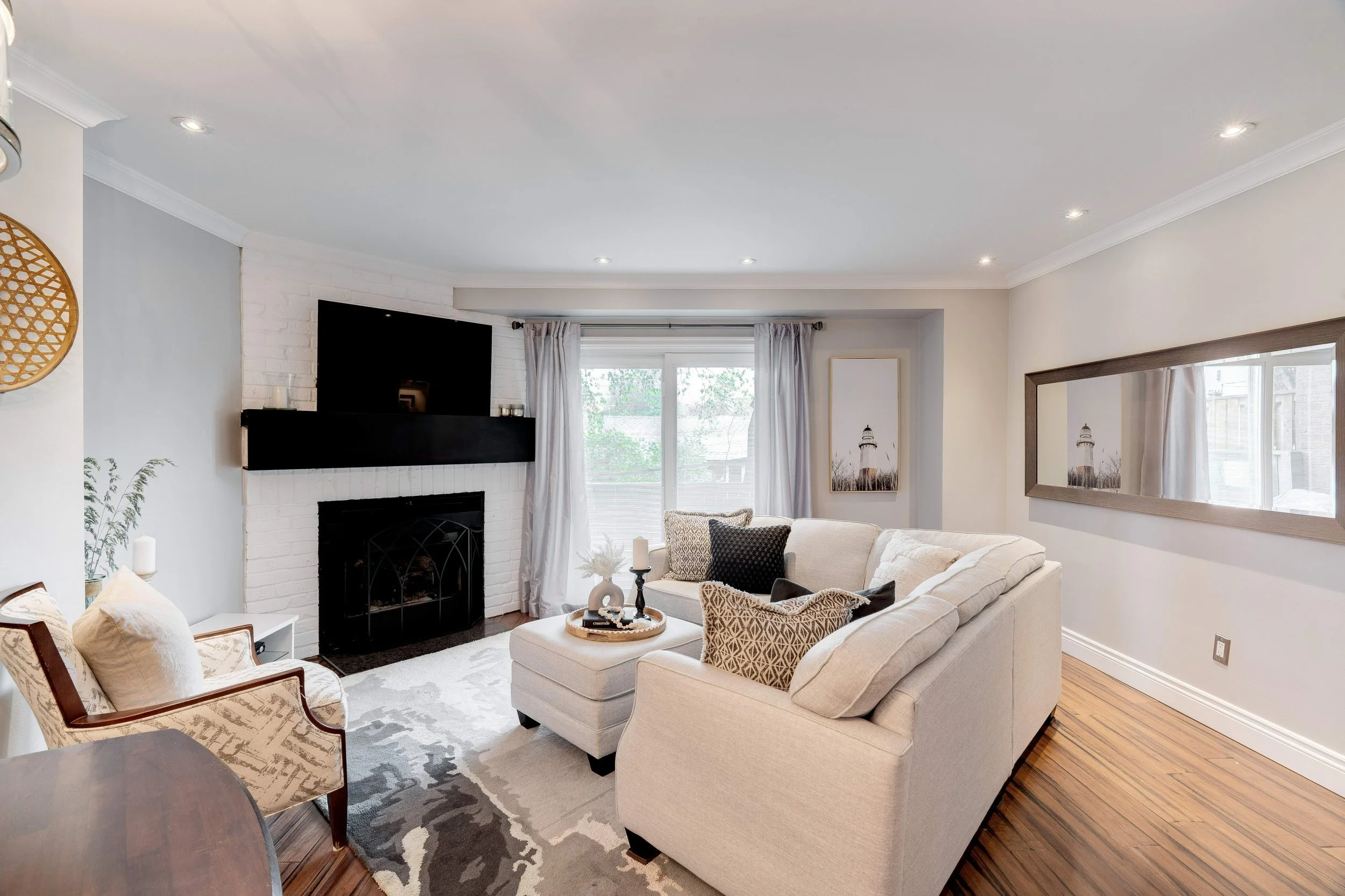025-MAIN FLOOR-21.jpg