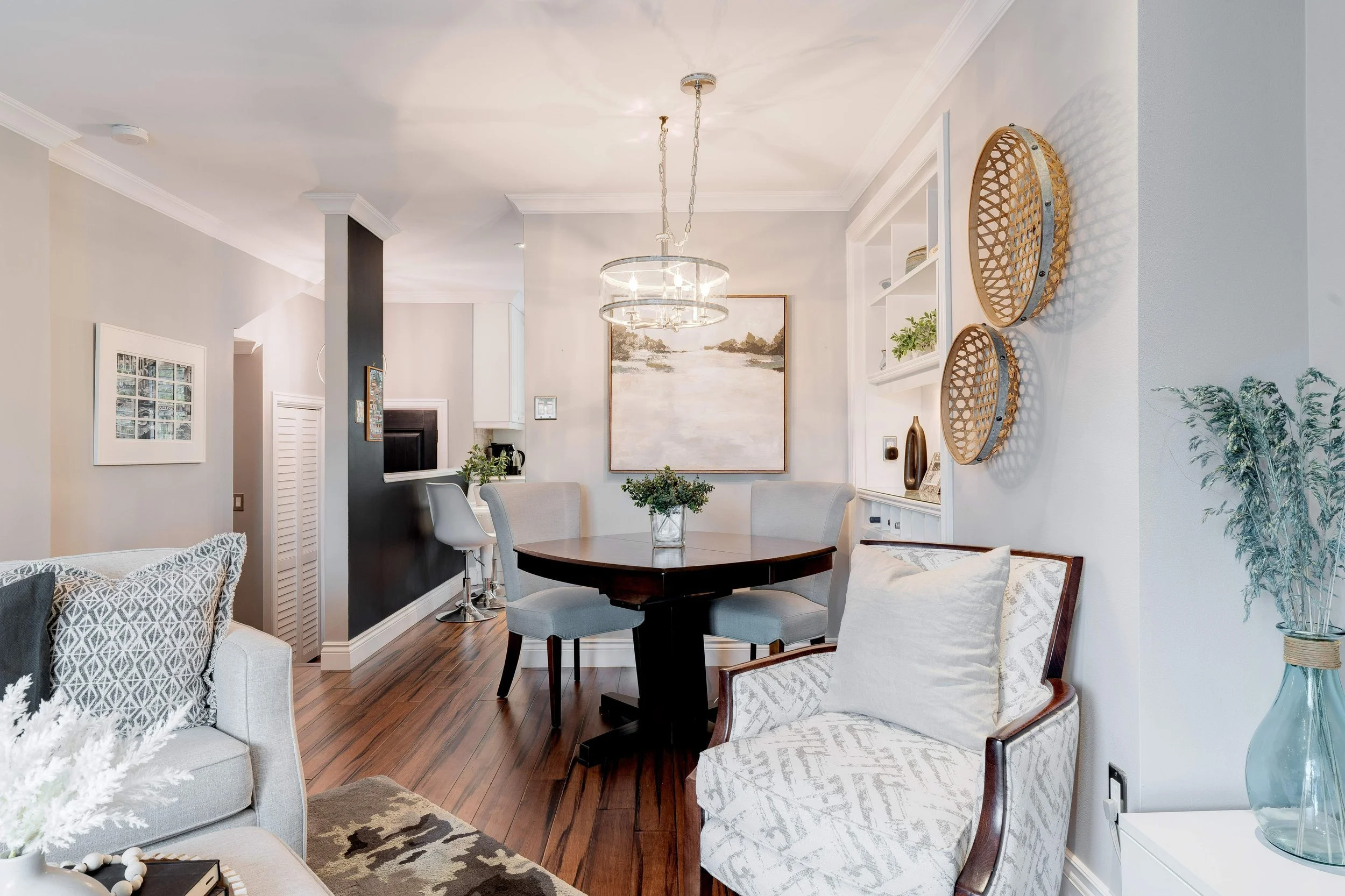 027-MAIN FLOOR-23.jpg