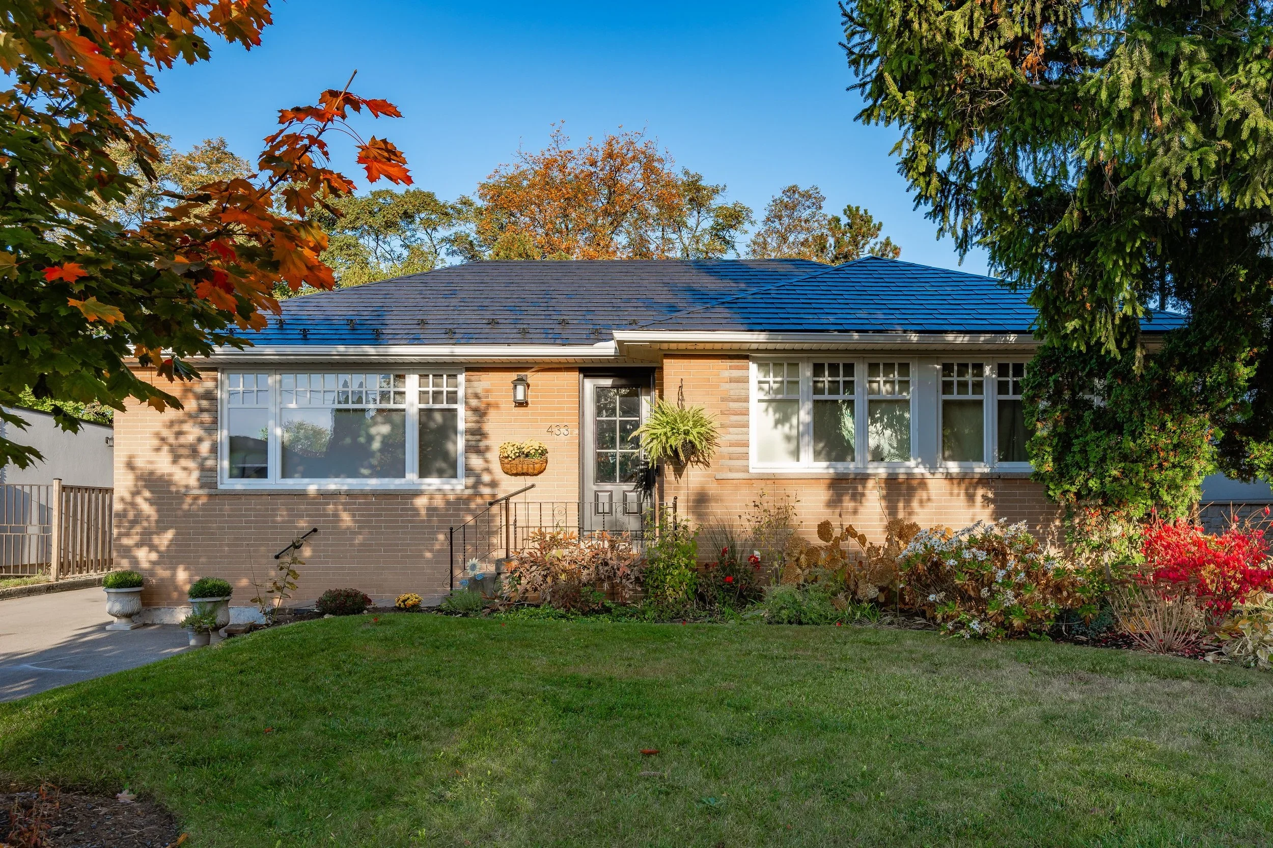 001-433+Pinegrove+Road+Oakville,+ON,+L6K+2B6)-1.webp