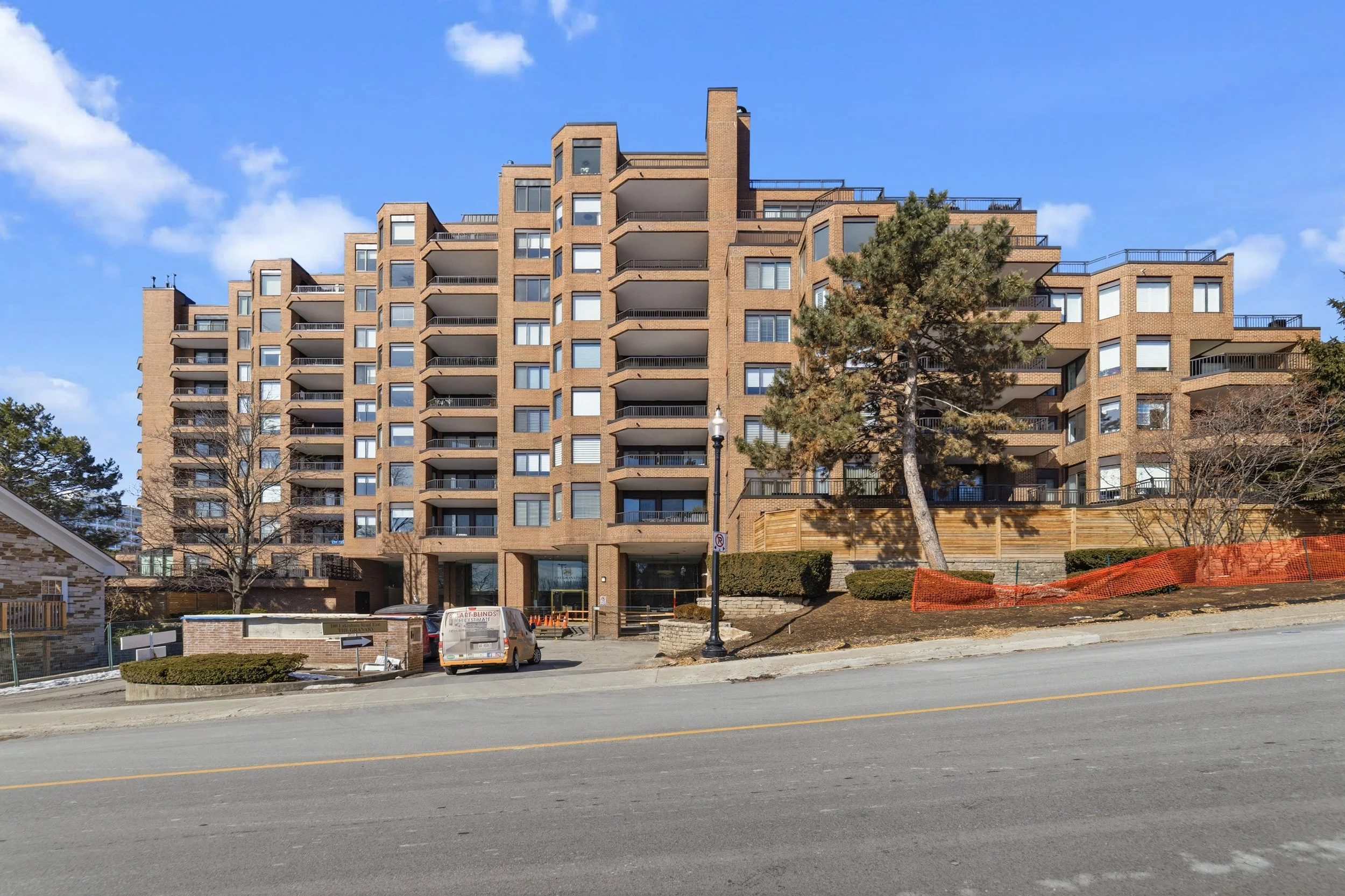 1103-100 Lakeshore Road E, Oakville ON