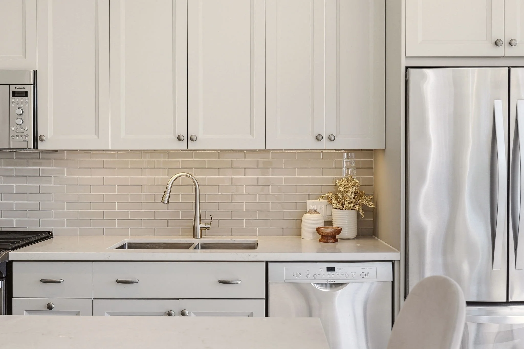 21-web-or-mls-MAIN FLOOR-18.jpg