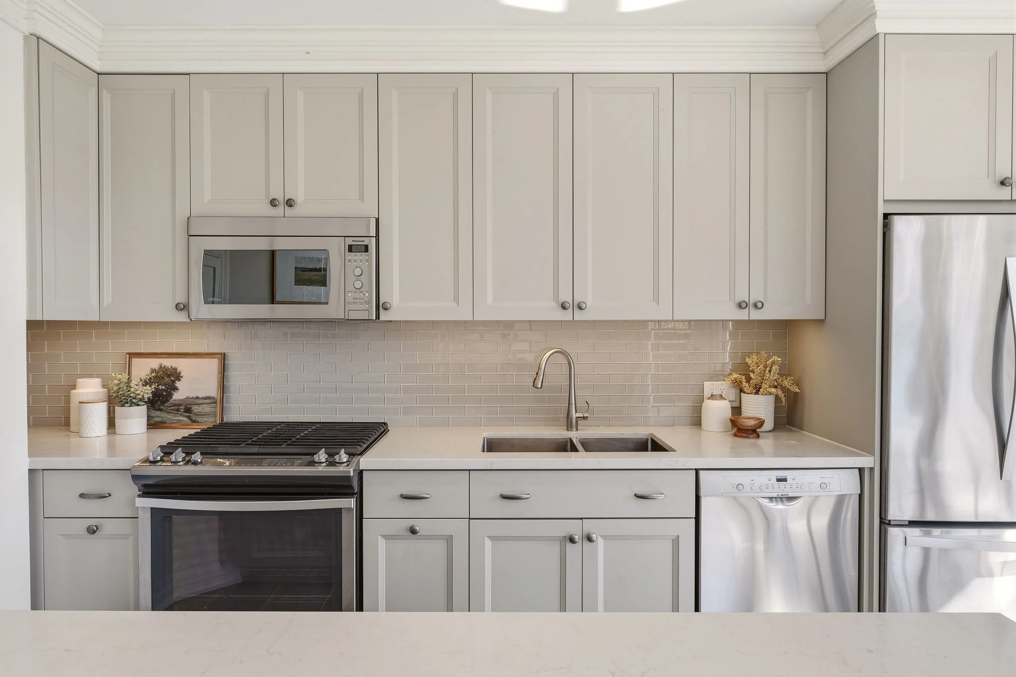 22-web-or-mls-MAIN FLOOR-19.jpg