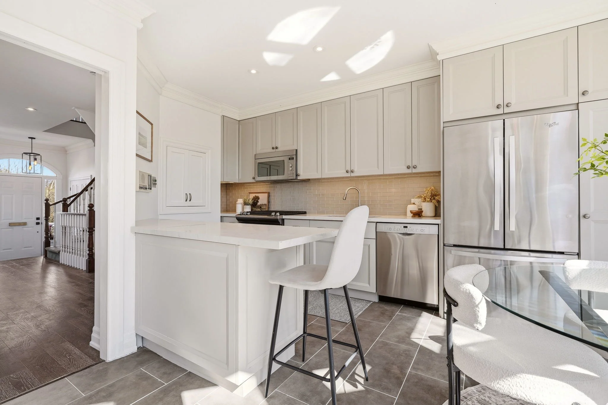 23-web-or-mls-MAIN FLOOR-20.jpg