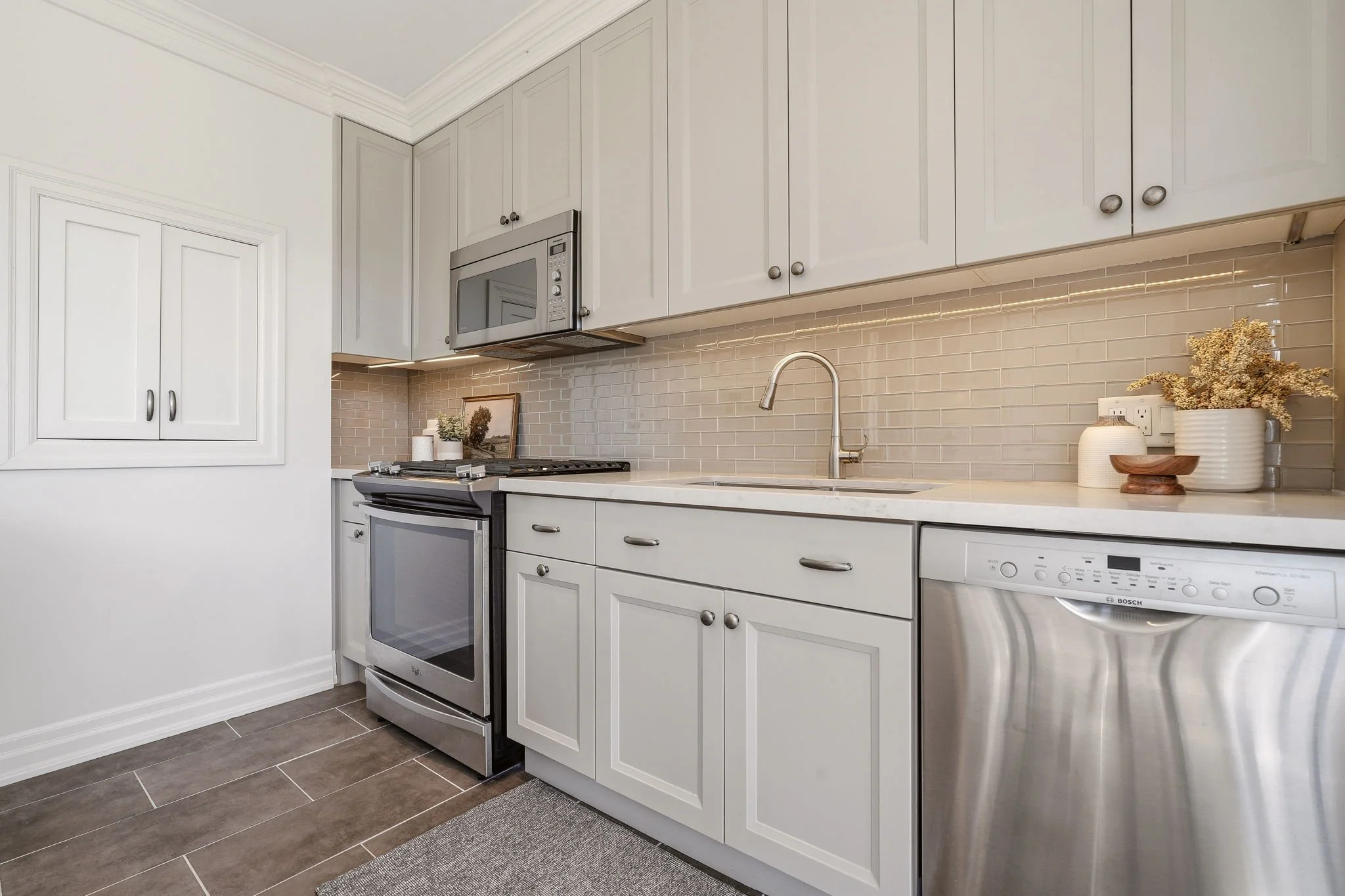 24-web-or-mls-MAIN FLOOR-21.jpg