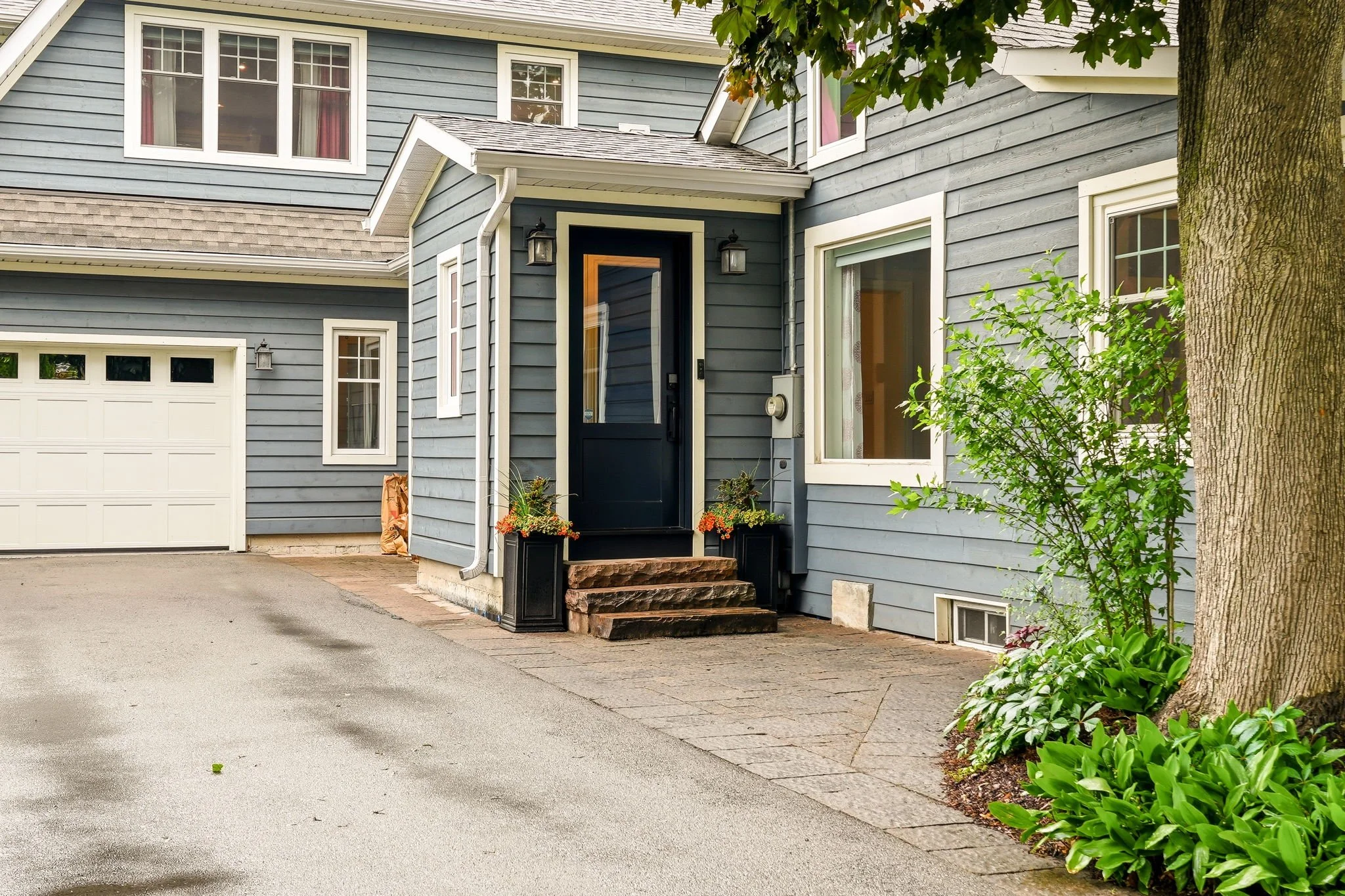 5-web-or-mls-EXTERIOR FRONT.jpg