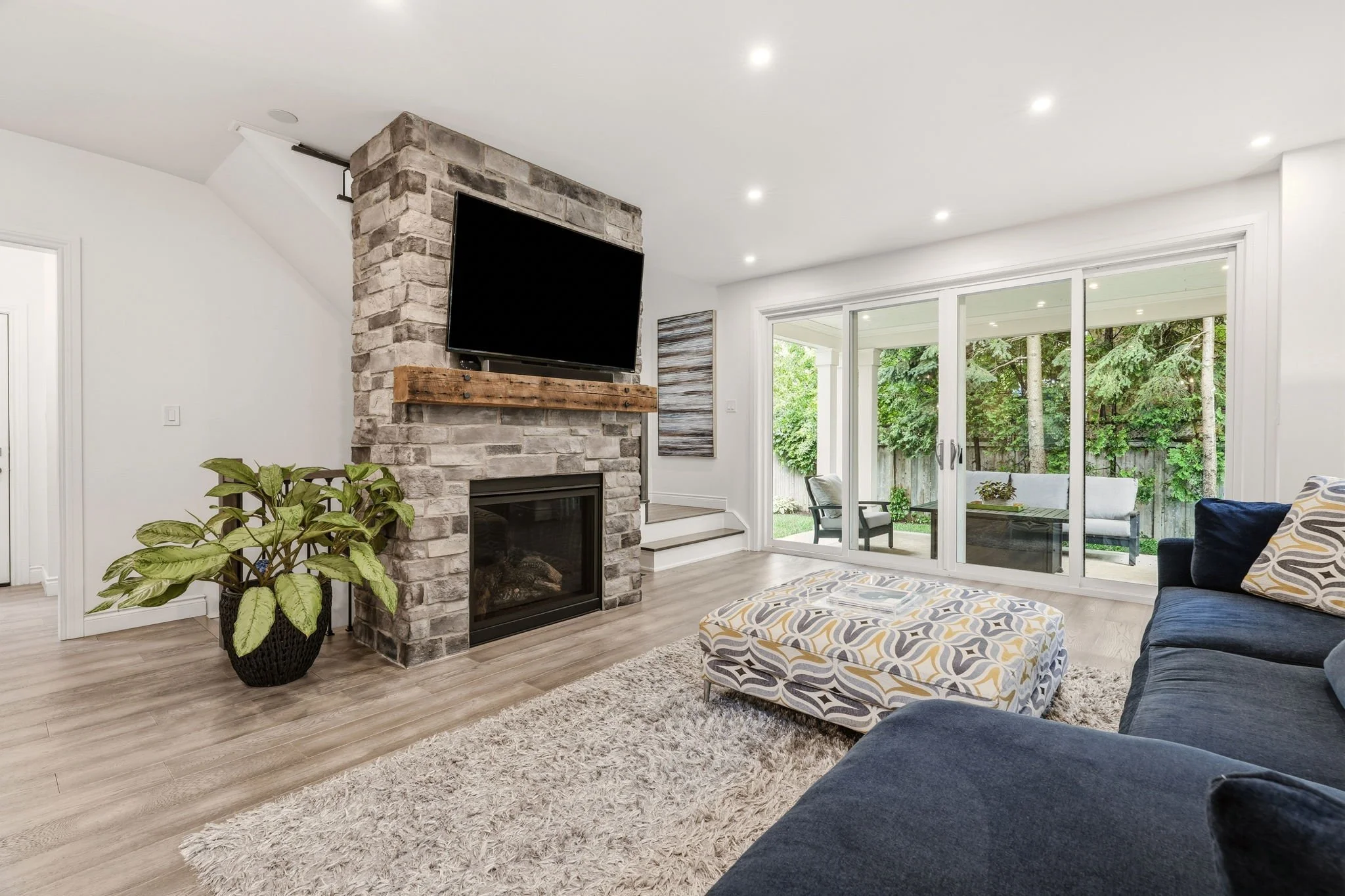 17-web-or-mls-MAIN FLOOR-14.jpg