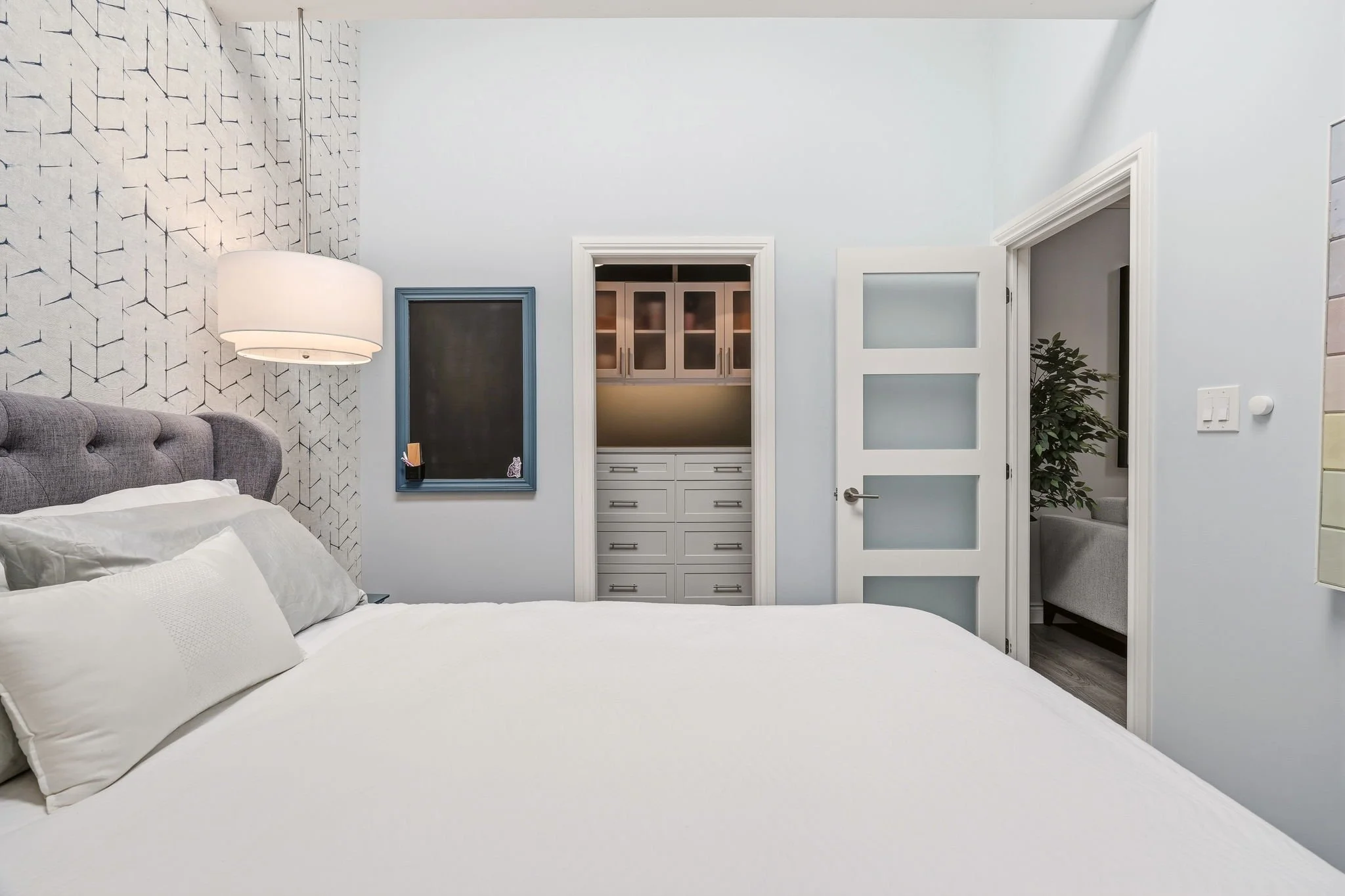 25-web-or-mls-MAIN FLOOR-22.jpg