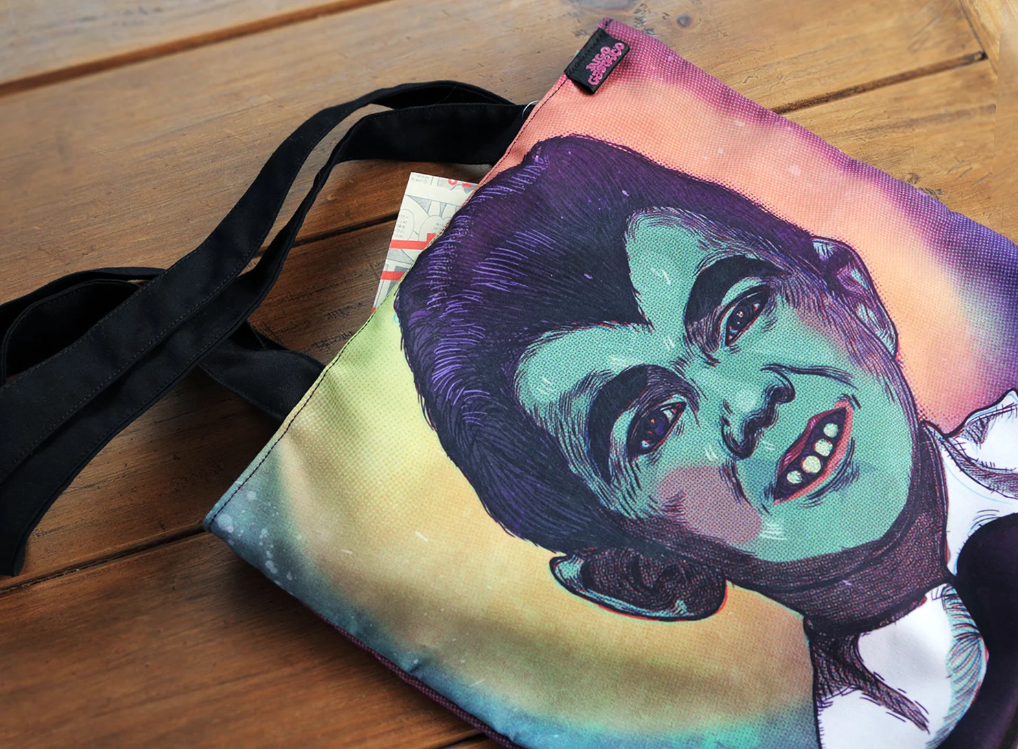 Bolso 'EDDIE MUNSTER' Material: DRILL TEC. SUBLIMADO + forro negro Precio: 60 soles AGOTADO