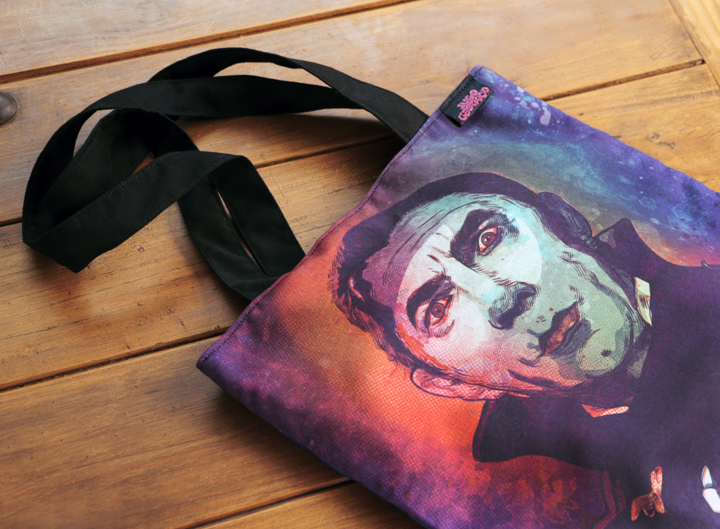 Bolso 'BELA LUGOSI' Material: DRILL TEC. SUBLIMADO + forro negro Precio: 60 soles AGOTADO