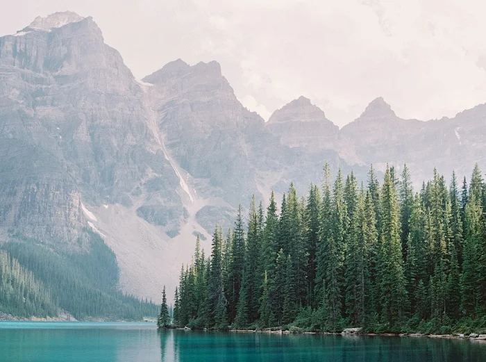 Banff Couples Photographer | Justine Milton Photography | Destination Wedding Photographers | Moraine Lake