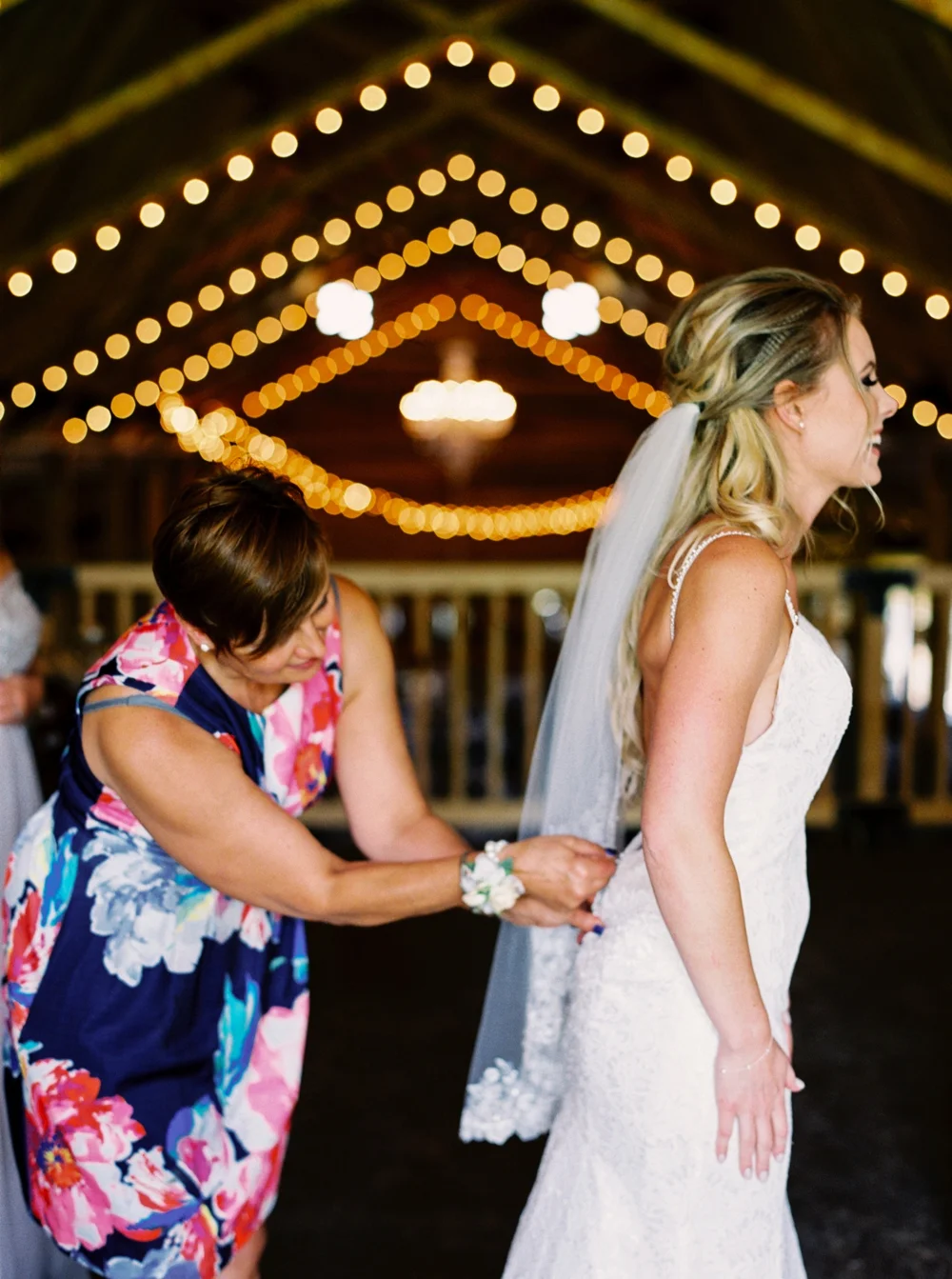 calgary wedding photographers | willow lane barn | barn wedding | alberta wedding photographer | fine art film photography