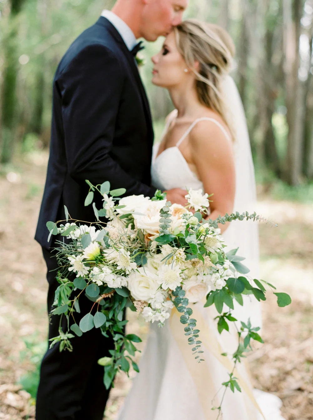 calgary wedding photographers | willow lane barn | barn wedding | alberta wedding photographer | fine art film photography | neutral color palette