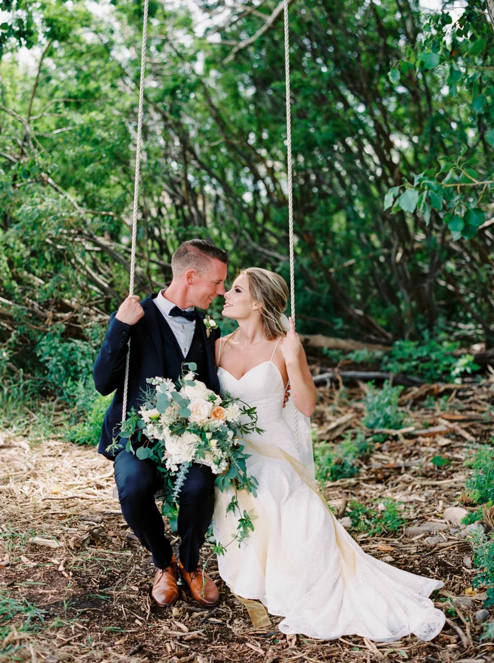 calgary wedding photographers | willow lane barn | barn wedding | alberta wedding photographer | fine art film photography | neutral color palette