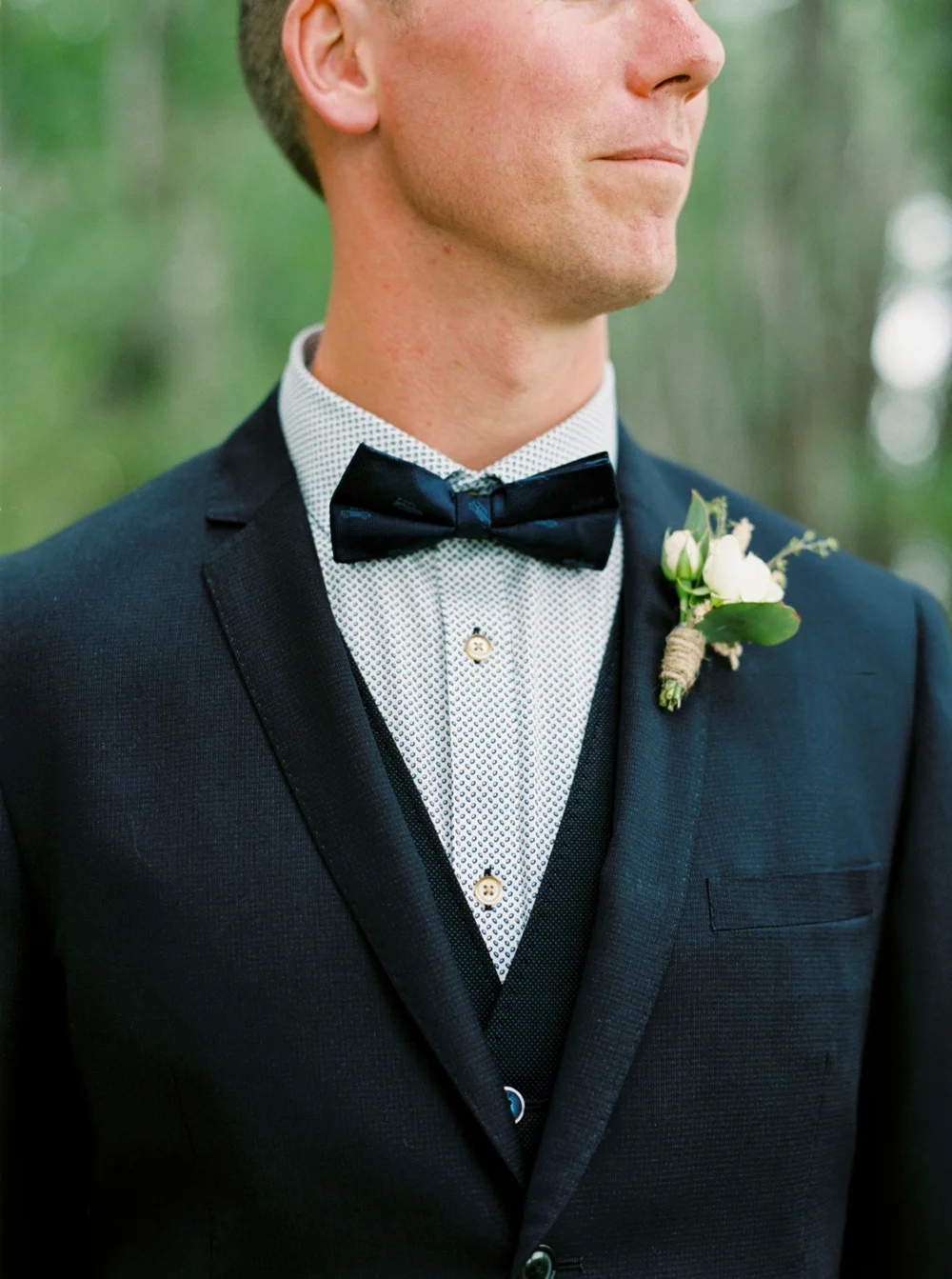 calgary wedding photographers | willow lane barn | barn wedding | alberta wedding photographer | fine art film photography | neutral color palette