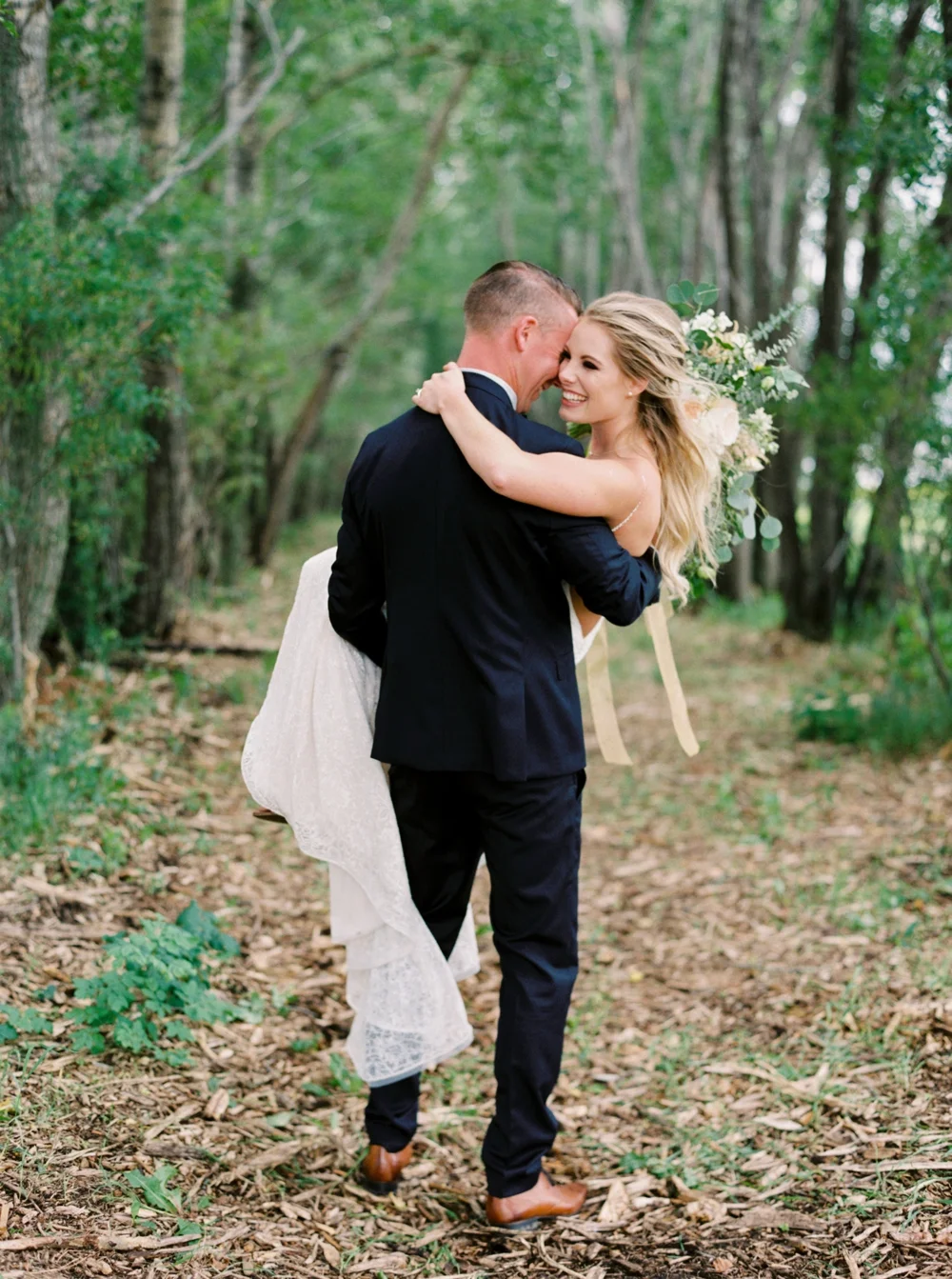 calgary wedding photographers | willow lane barn | barn wedding | alberta wedding photographer | fine art film photography | neutral color palette