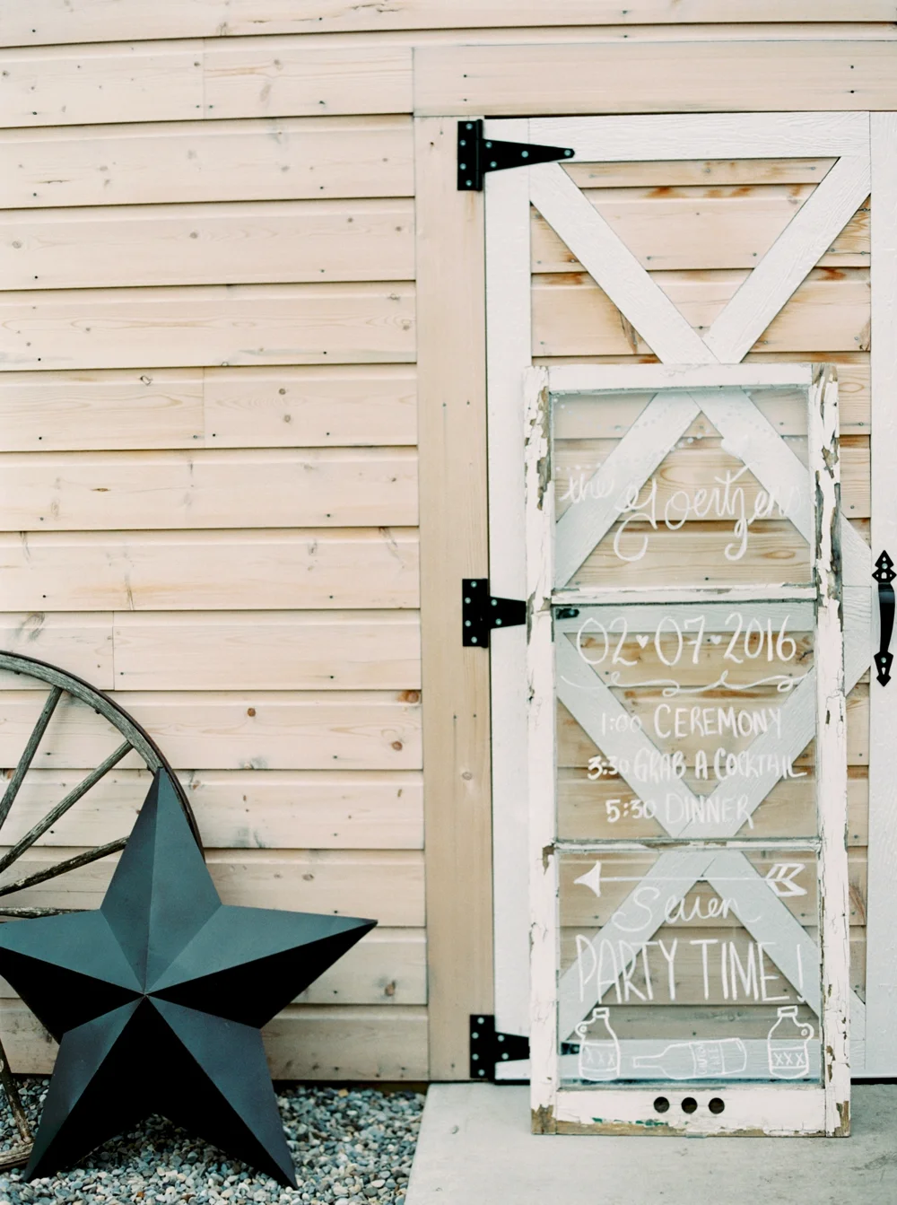 calgary wedding photographers | willow lane barn | barn wedding | alberta wedding photographer | fine art film photography | neutral color palette
