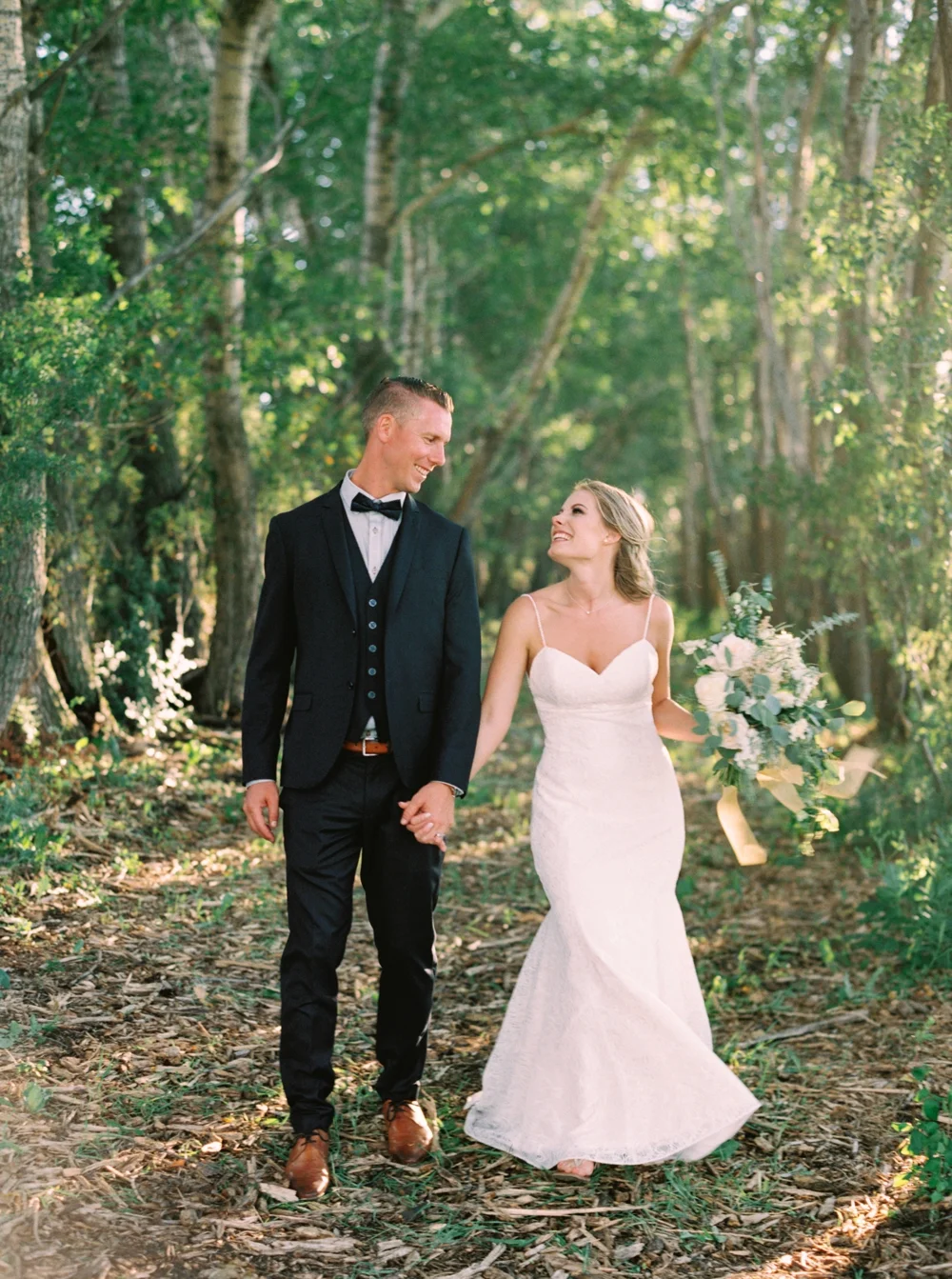 calgary wedding photographers | willow lane barn | barn wedding | alberta wedding photographer | fine art film photography | neutral color palette