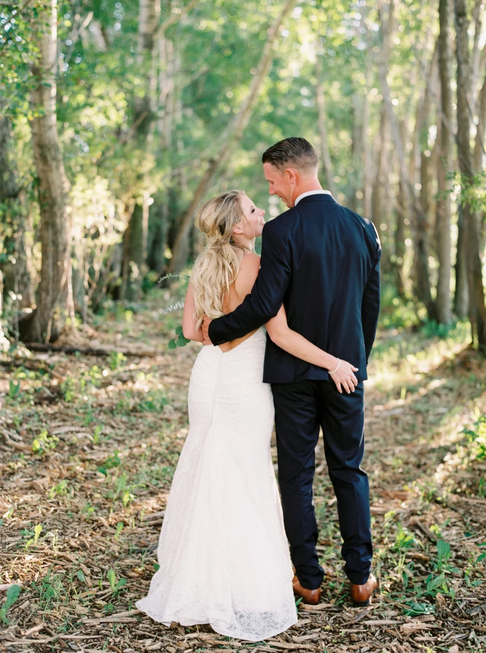 calgary wedding photographers | willow lane barn | barn wedding | alberta wedding photographer | fine art film photography | neutral color palette