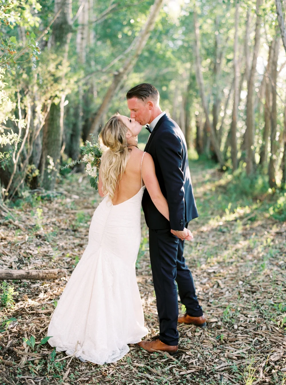 calgary wedding photographers | willow lane barn | barn wedding | alberta wedding photographer | fine art film photography | neutral color palette
