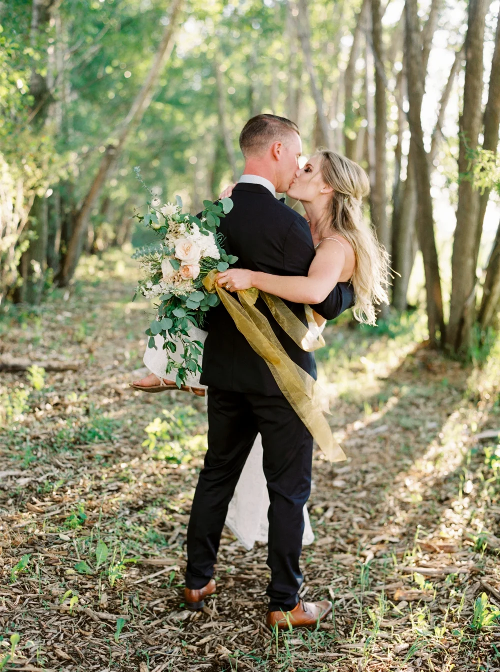 calgary wedding photographers | willow lane barn | barn wedding | alberta wedding photographer | fine art film photography | neutral color palette