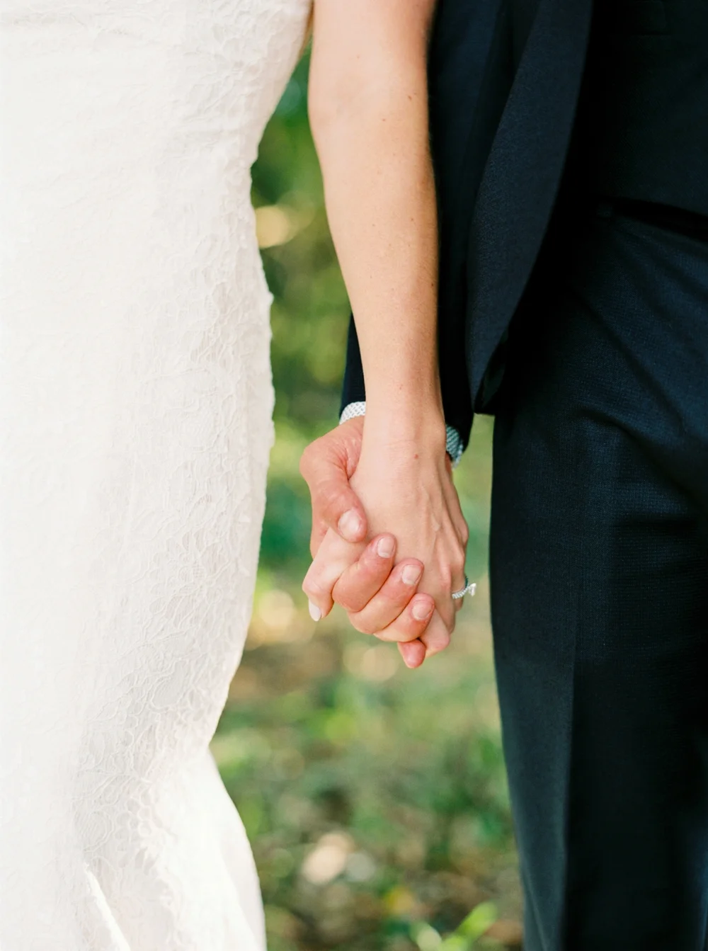 calgary wedding photographers | willow lane barn | barn wedding | alberta wedding photographer | fine art film photography | neutral color palette