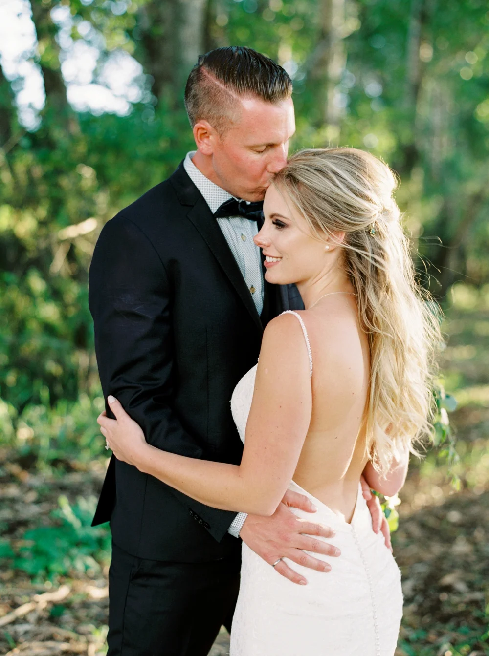 calgary wedding photographers | willow lane barn | barn wedding | alberta wedding photographer | fine art film photography | neutral color palette