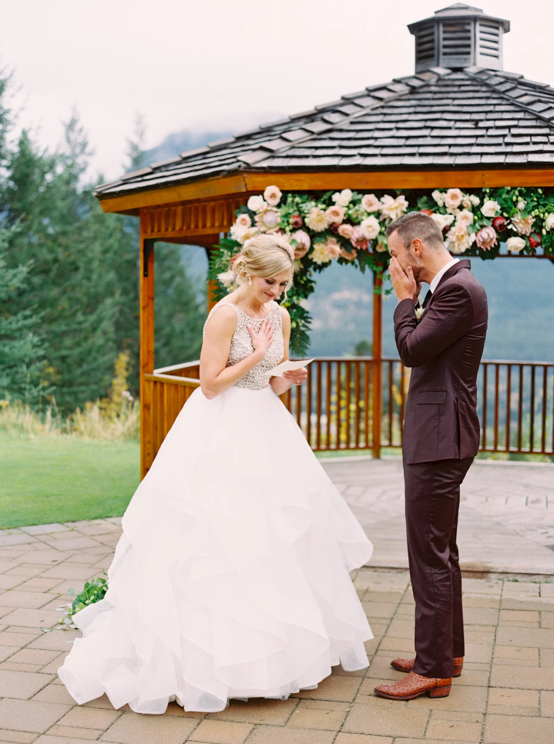 Calgary Wedding Photographers | Wedding Ceremony | Canmore Silvertip Resort Photography