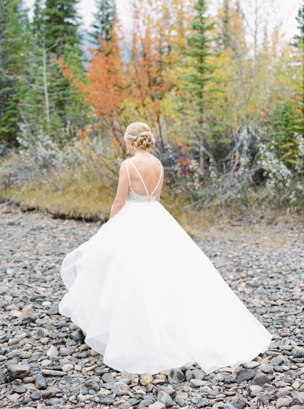 Calgary Wedding Photographers | Canmore Silvertip Resort Wedding | Outdoor Ceremony | California Rustic Boho Wedding