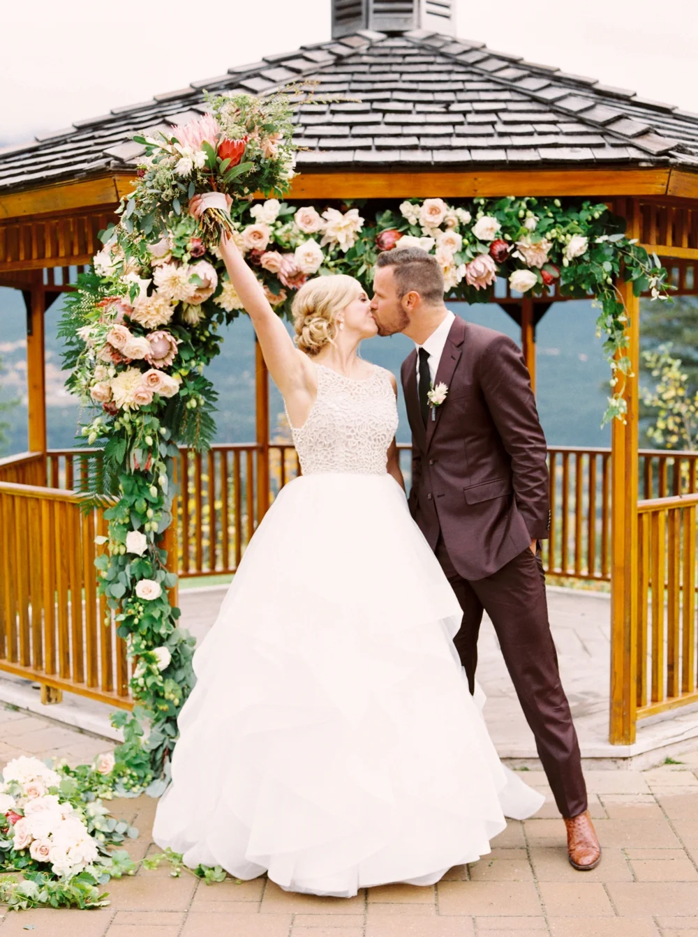 Calgary Wedding Photographers | Canmore Silvertip Resort Wedding | Outdoor Ceremony | California Rustic Boho Wedding