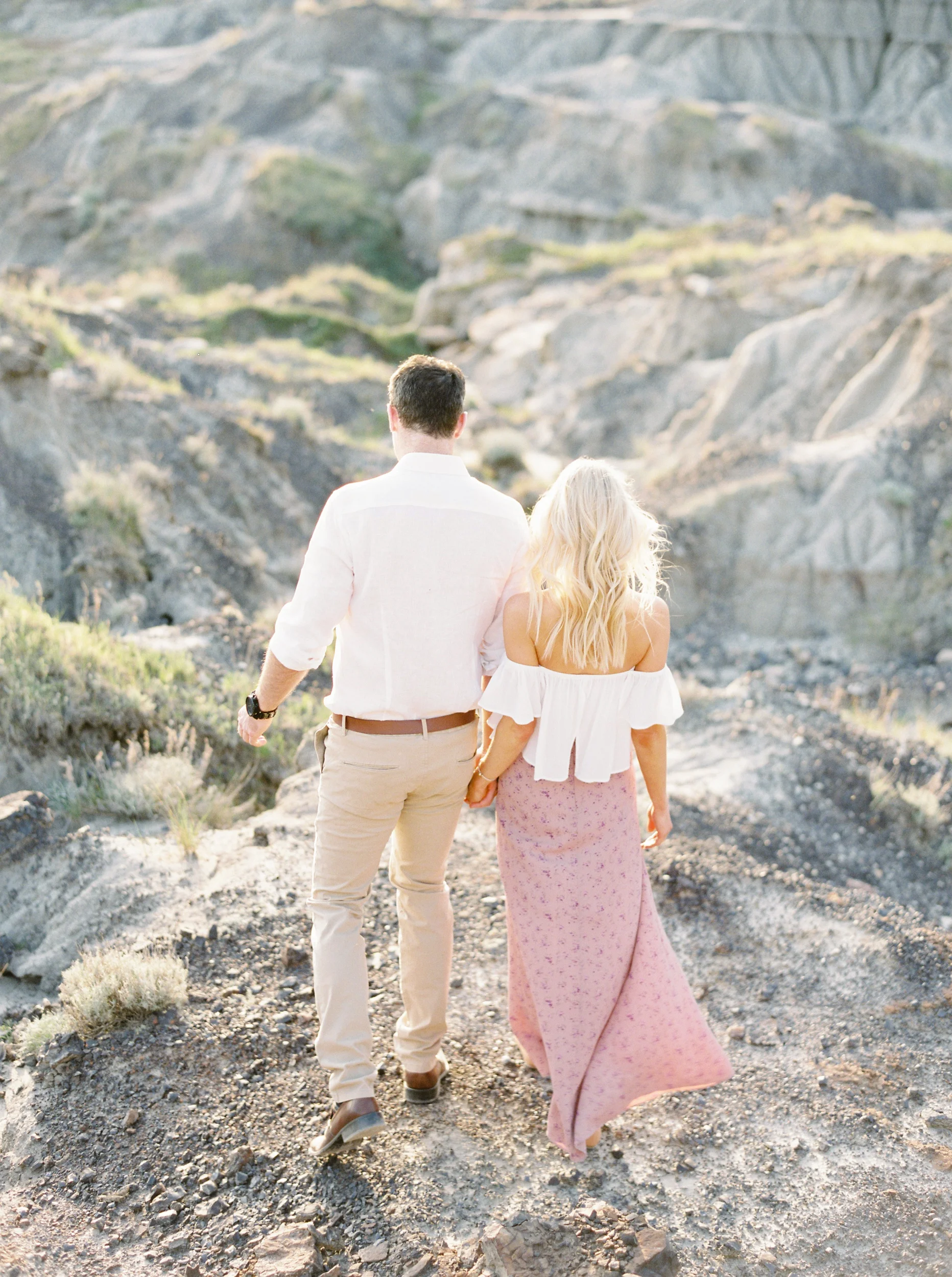 Calgary Wedding Photographers | Drumheller Horseshoe Canyon Engagement Photography | Destination Wedding Photographer | Elopement Photographers